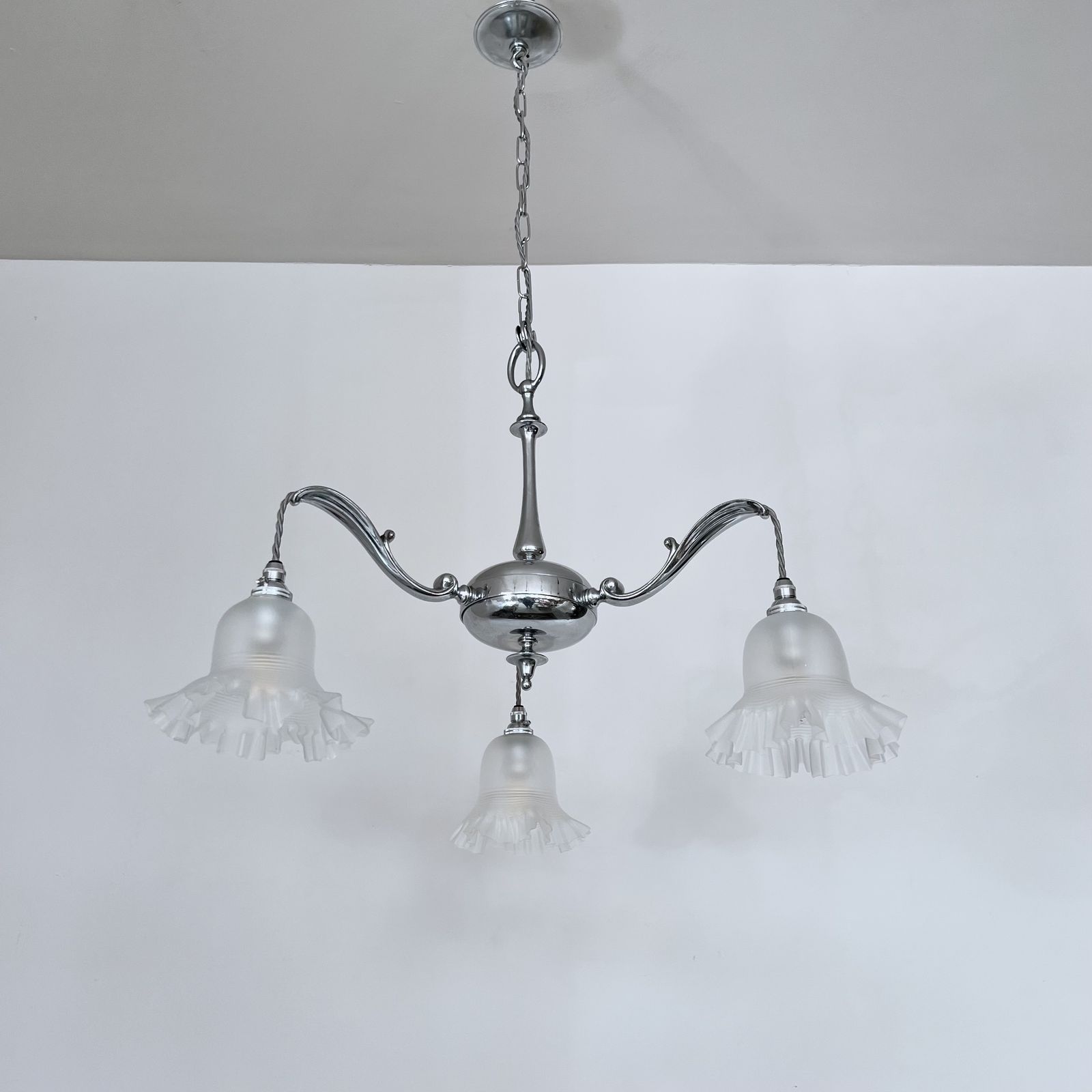 Art Deco Chromed Chandelier With Frosted Frill Shades photo vinterior