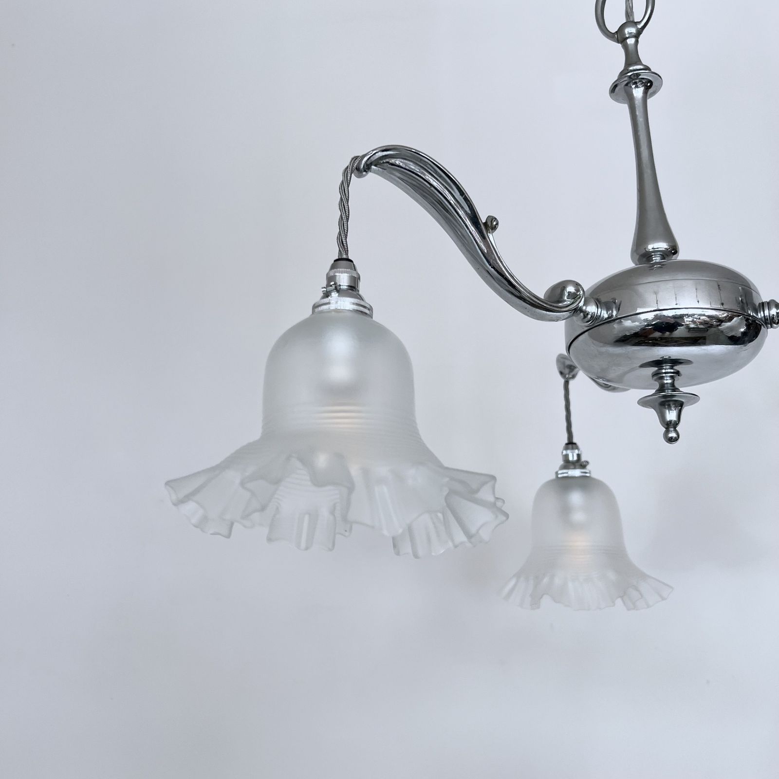 Art Deco Chromed Chandelier With Frosted Frill Shades photo vintage