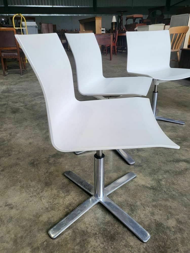 4 Vintage Repro 70's Style White Moulded Chrome Star Base Dining Office Chairs photo 335.0