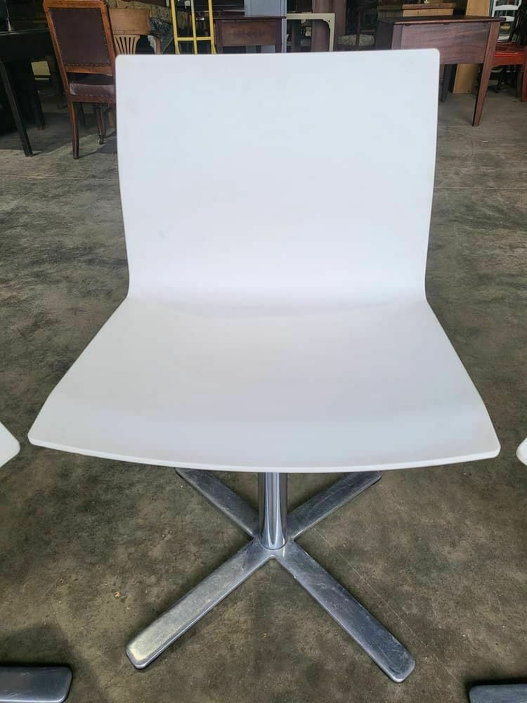 4 Vintage Repro 70's Style White Moulded Chrome Star Base Dining Office Chairs photo vintage