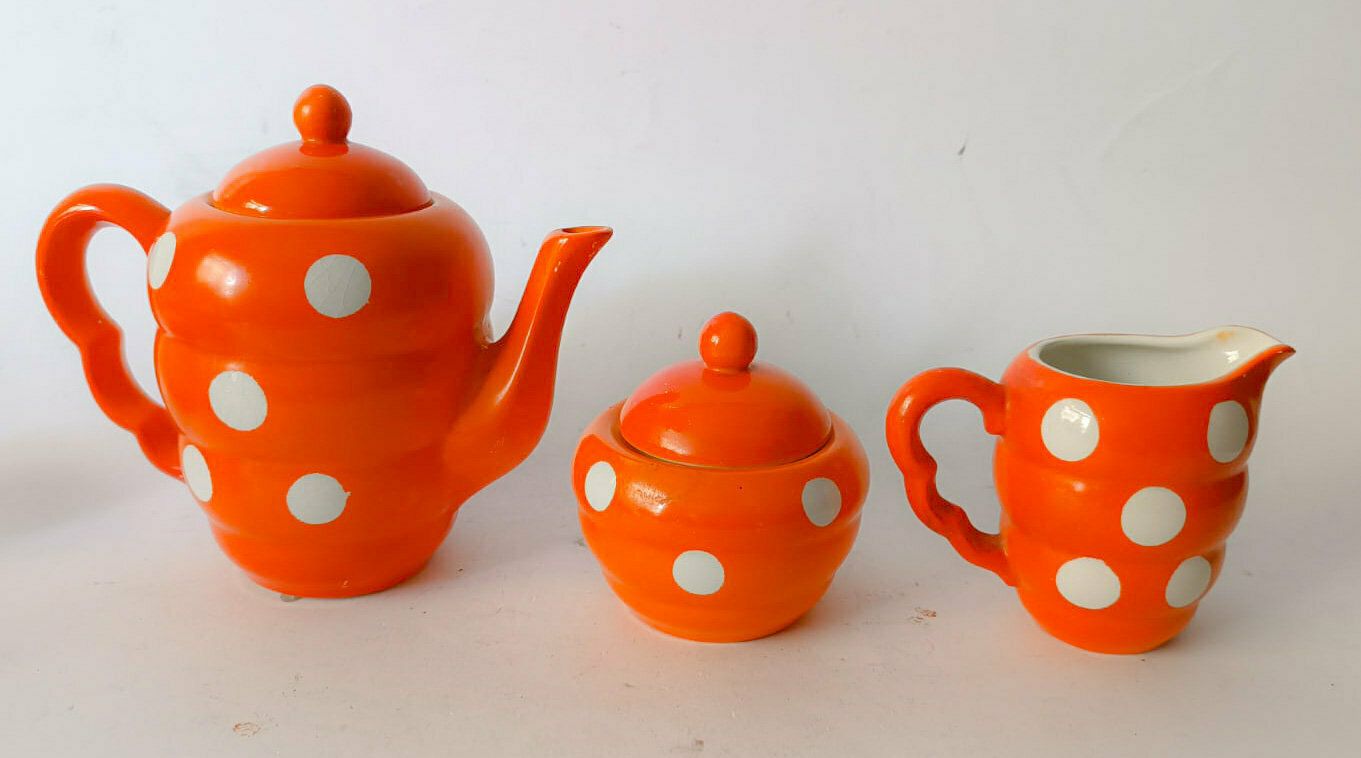 Società Ceramica Lombarda Coffee Service Vintage Orange White Polka Dots Art Deco Rometti Era X4 People photo for sale