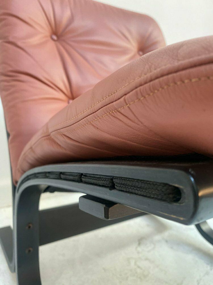 Siesta Easy Chair In Pink Leather By Ingmar Relling For Westnofa, Norway, 1960s photo vinterior
