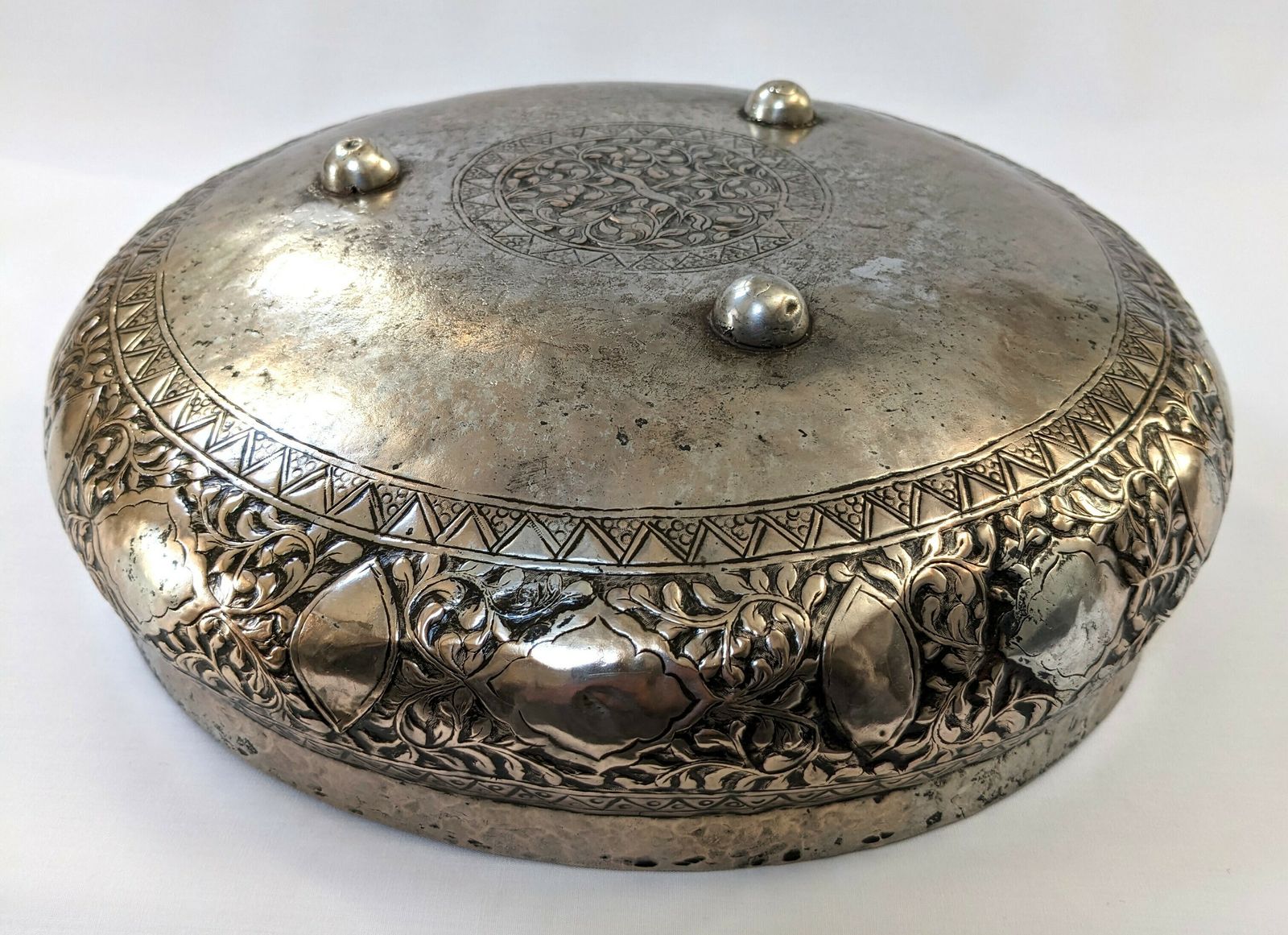 Antique Islamic Malay Large Silver Bowl With Delicately Engraved Relief Decoration photo vinterior