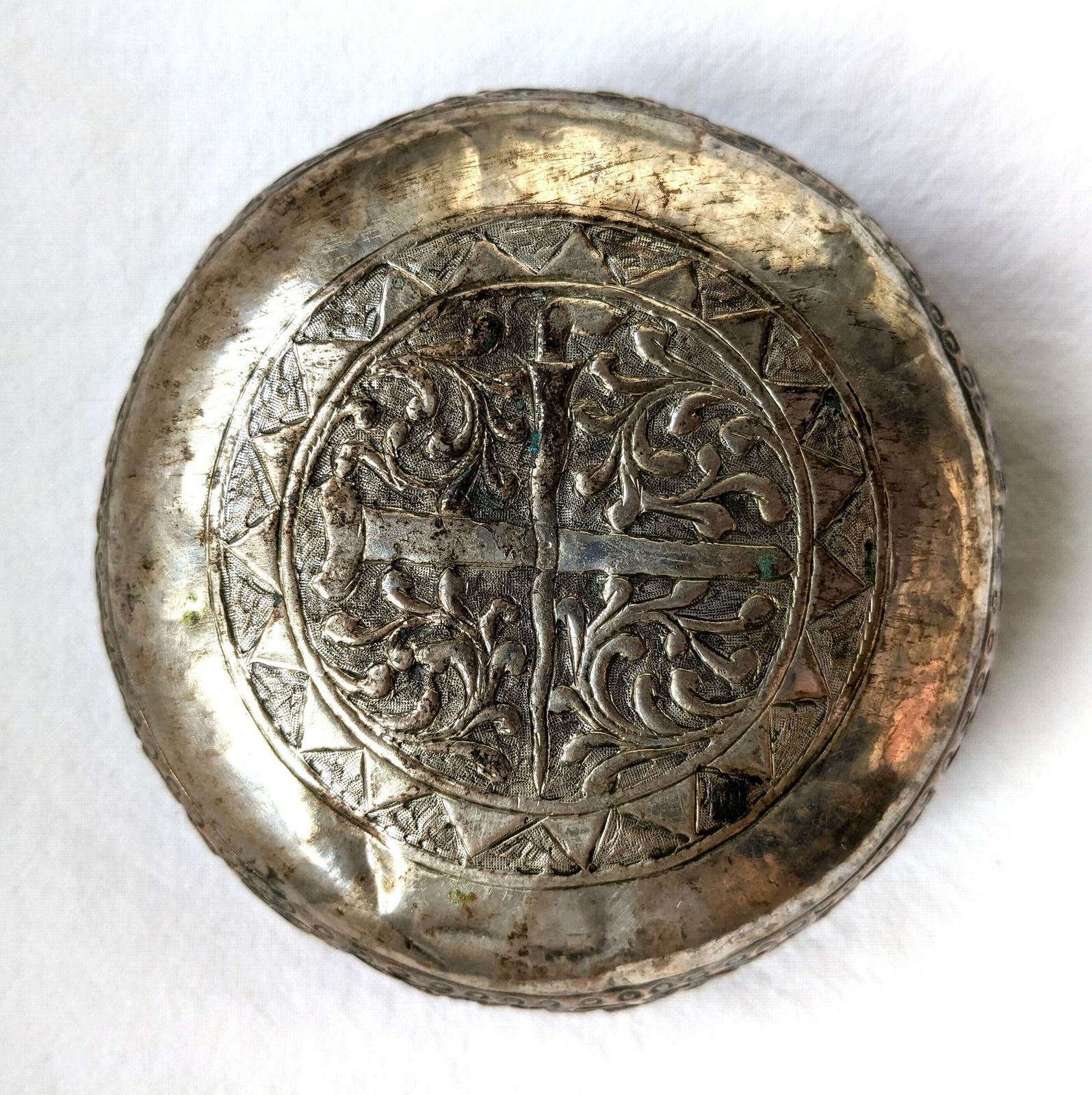 Antique Islamic Malay Small Silver Bowl With Engraved Relief Decoration photo vinterior