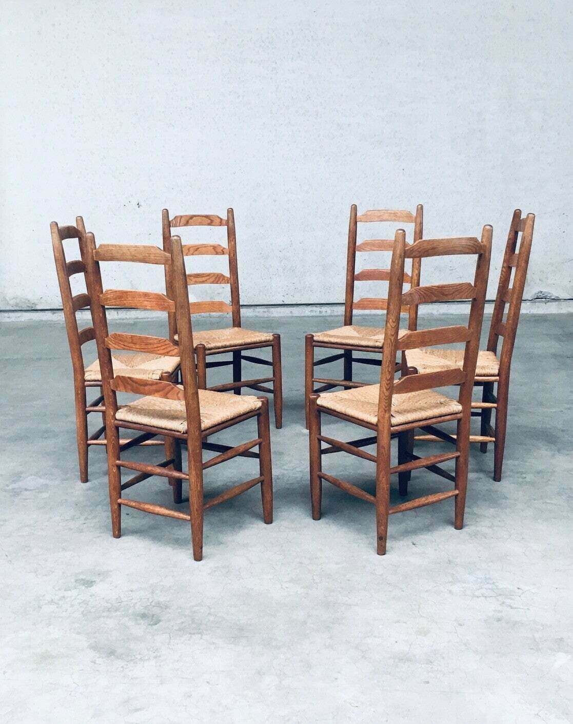Rustieke Handgemaakte Eiken Eetkamerstoelen Met Biezen Zitting, België Ca. Jaren 1960 photo vinterior
