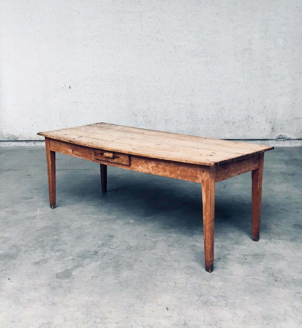 Franse Country Design Grenen Eettafel Met Lade, Frankrijk Ca. Jaren 1930
