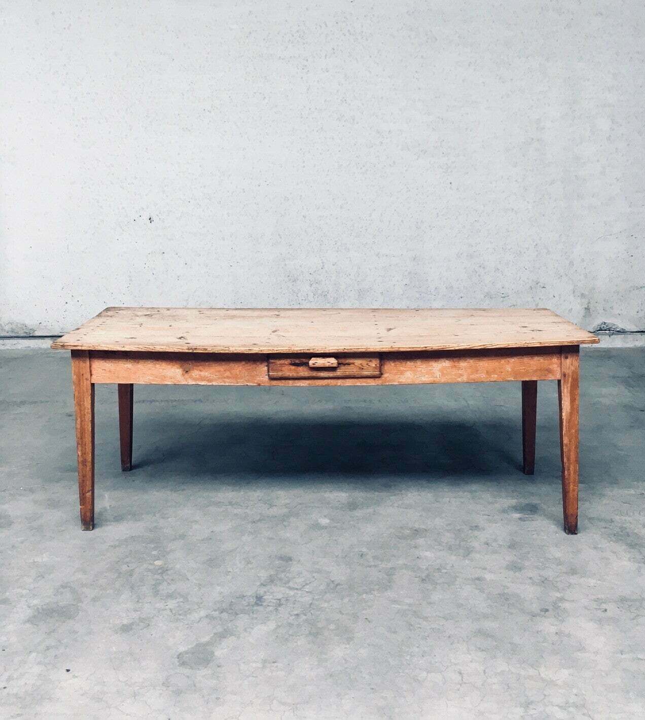 Franse Country Design Grenen Eettafel Met Lade, Frankrijk Ca. Jaren 1930 photo vinterior