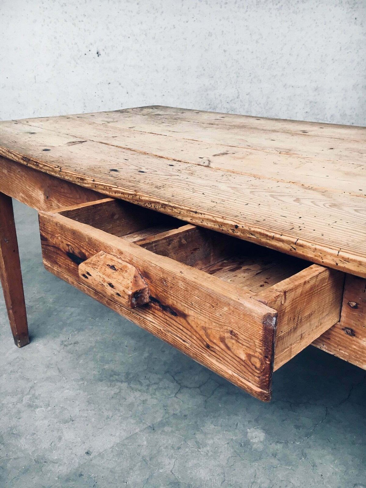 Meubels Franse Country Design Grenen Eettafel Met Lade, Frankrijk Ca. Jaren 1930 photo