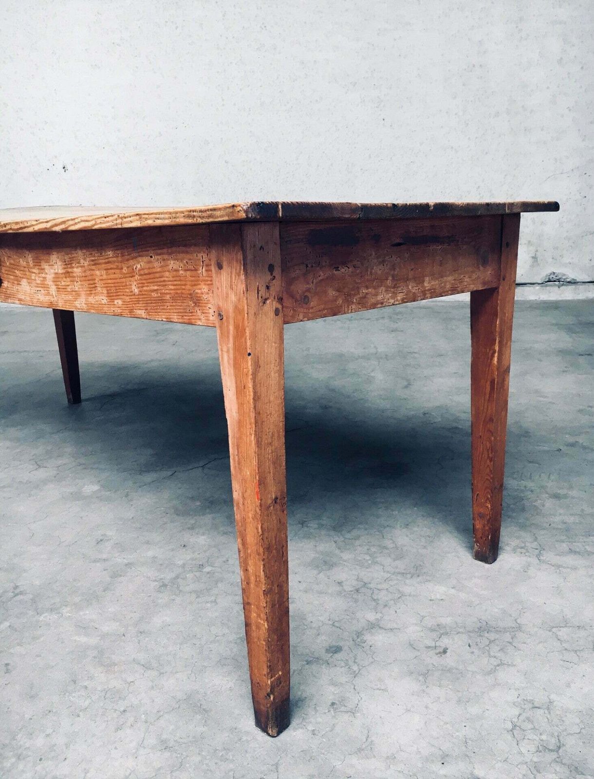 photo buy Franse Country Design Grenen Eettafel Met Lade, Frankrijk Ca. Jaren 1930