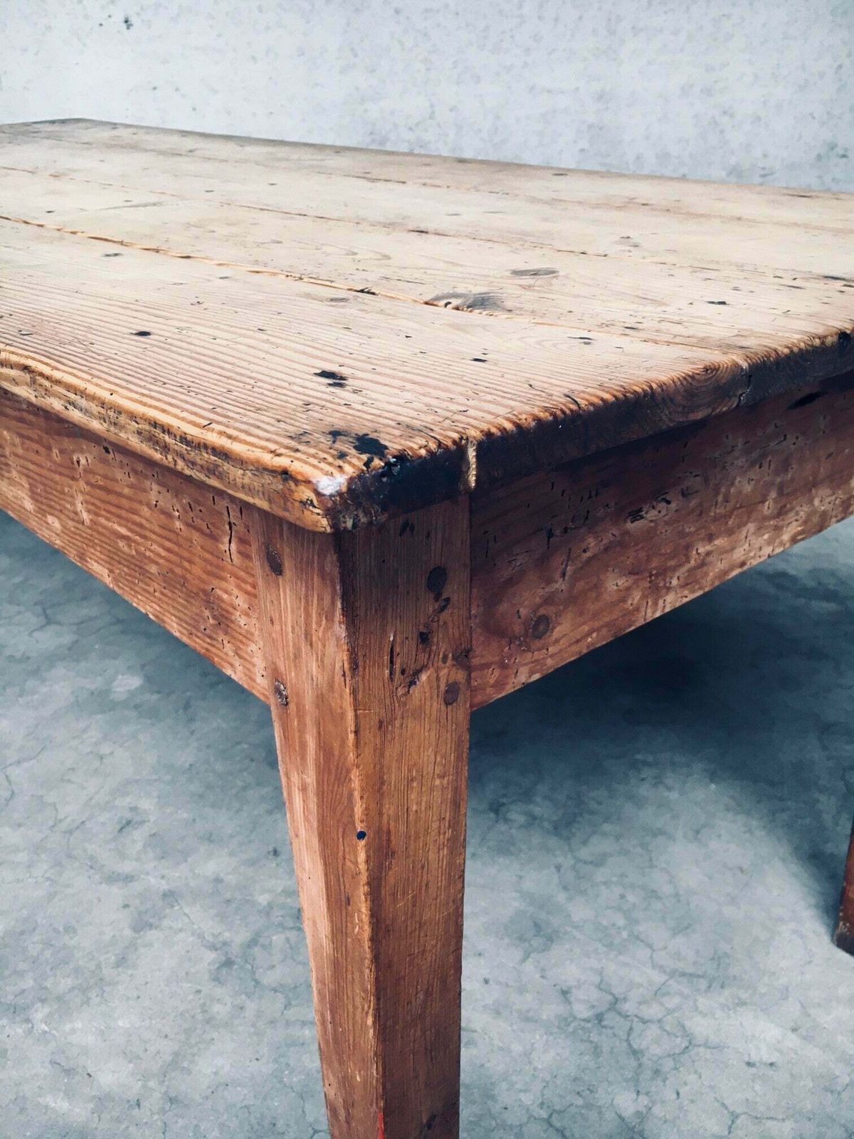 photo vintage Franse Country Design Grenen Eettafel Met Lade, Frankrijk Ca. Jaren 1930