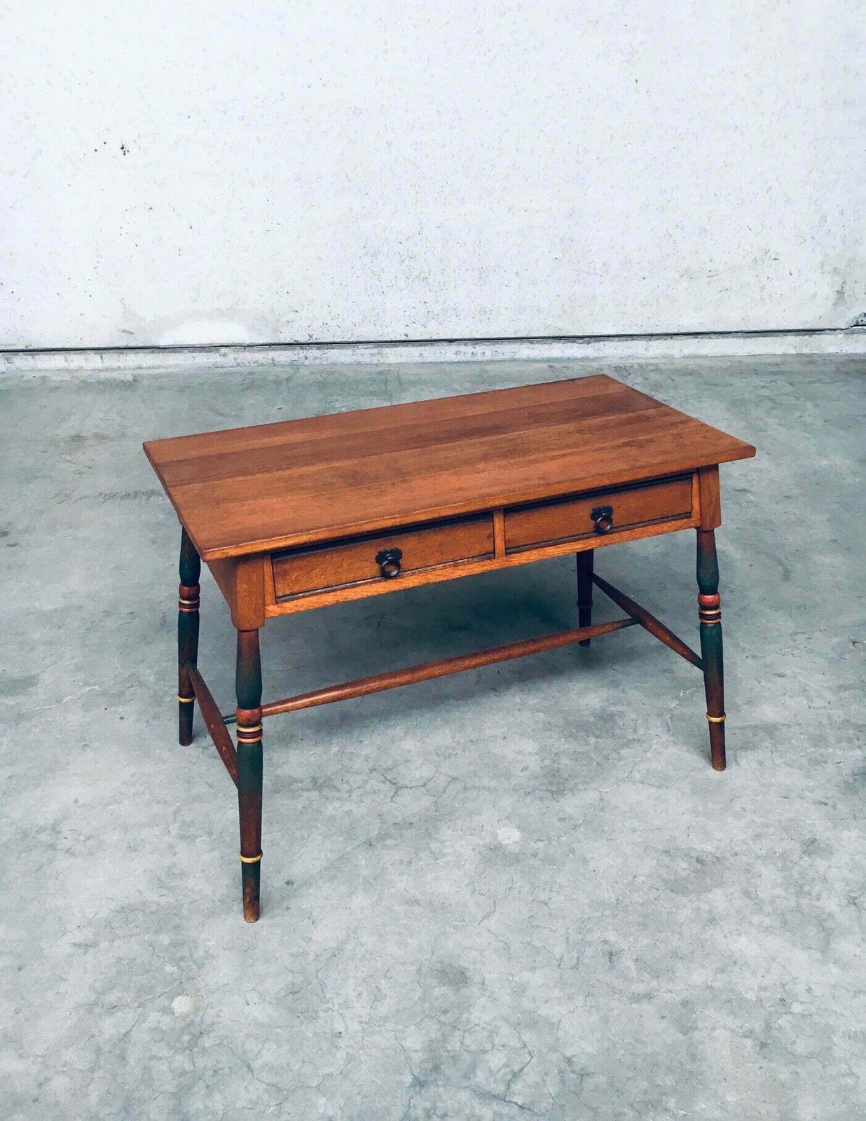 photo furniture Amsterdam School Design Geschilderd Bureau, Nederland Jaren 1920