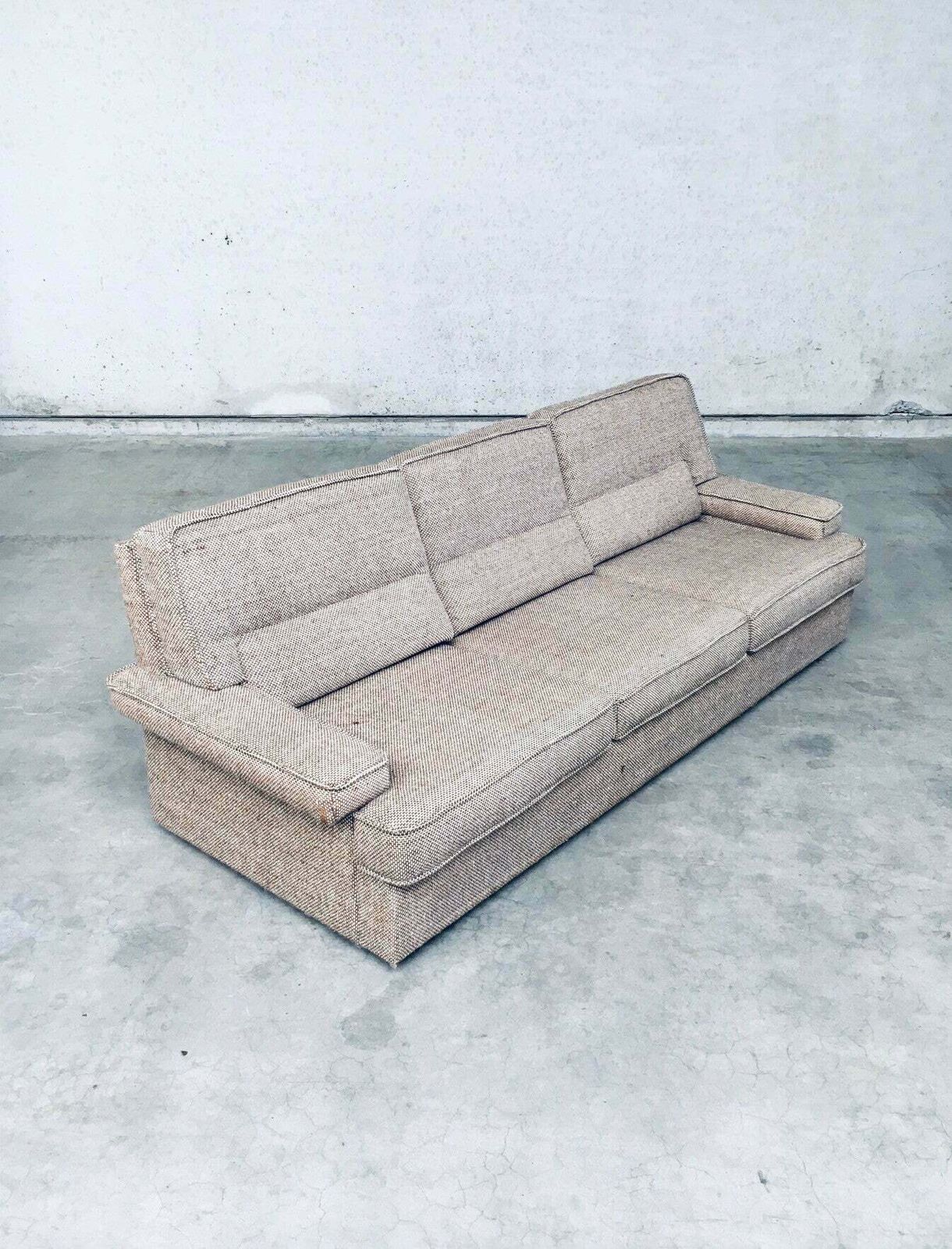 Mid Century Modern Design Bouclé 3 Zitsbank, Italië, Ca. Jaren 1970 photo vintage