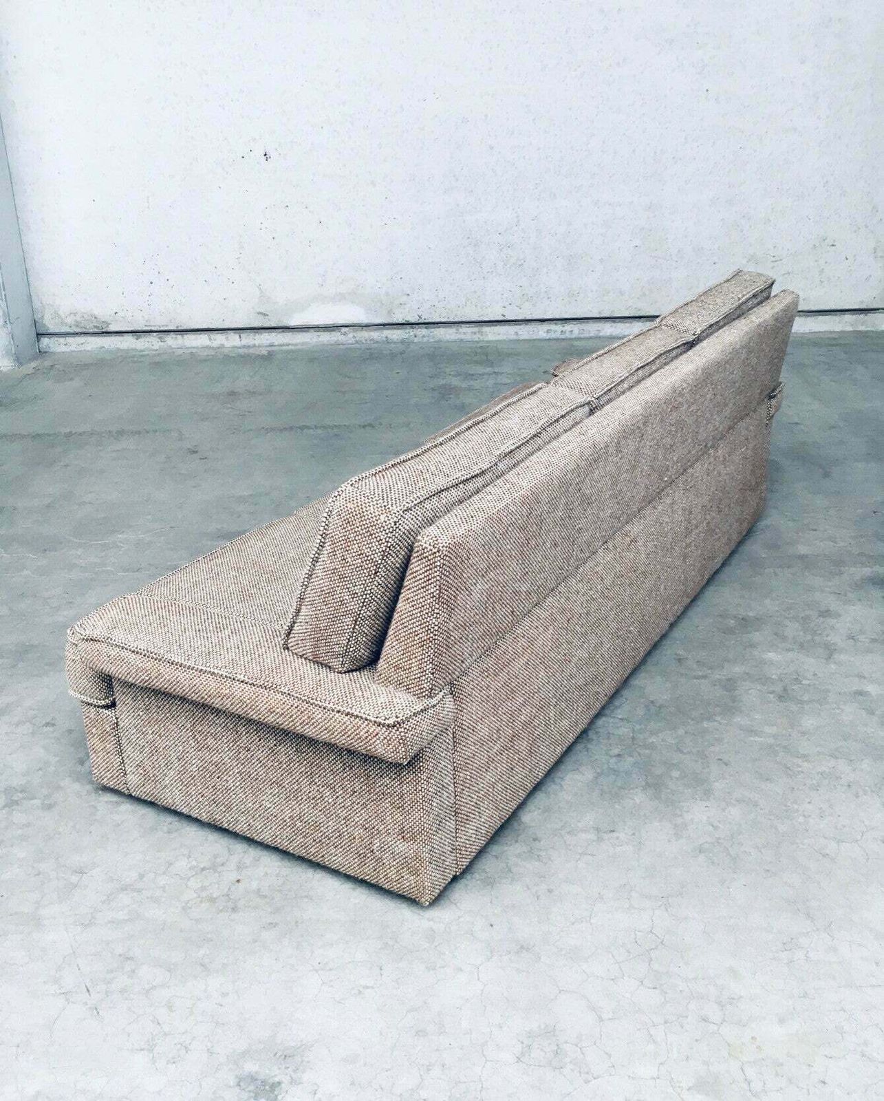 photo buy Mid Century Modern Design Bouclé 3 Zitsbank, Italië, Ca. Jaren 1970
