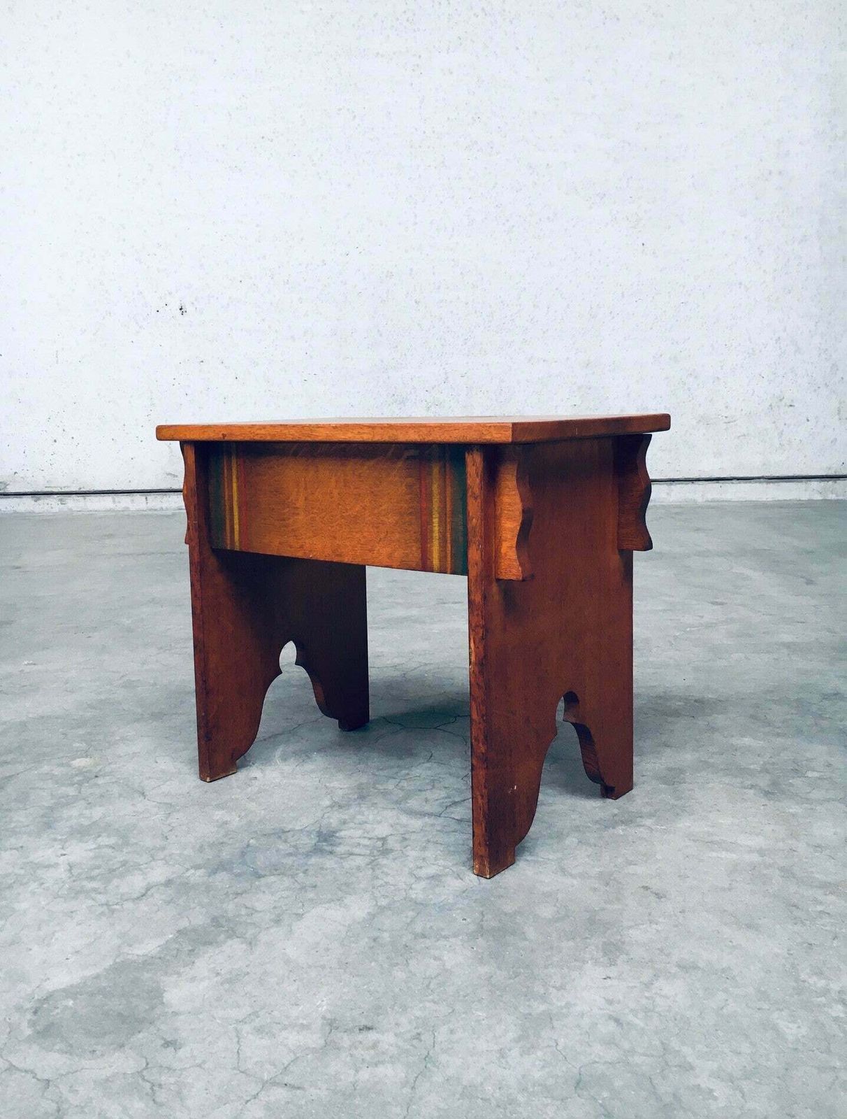Amsterdam School Design Bijzettafel, Nederland, Jaren 1920 photo vinterior