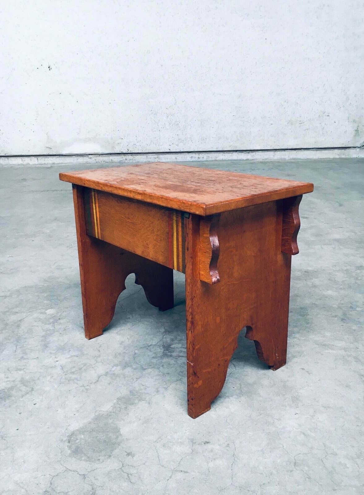 Meubels Amsterdam School Design Bijzettafel, Nederland, Jaren 1920 photo