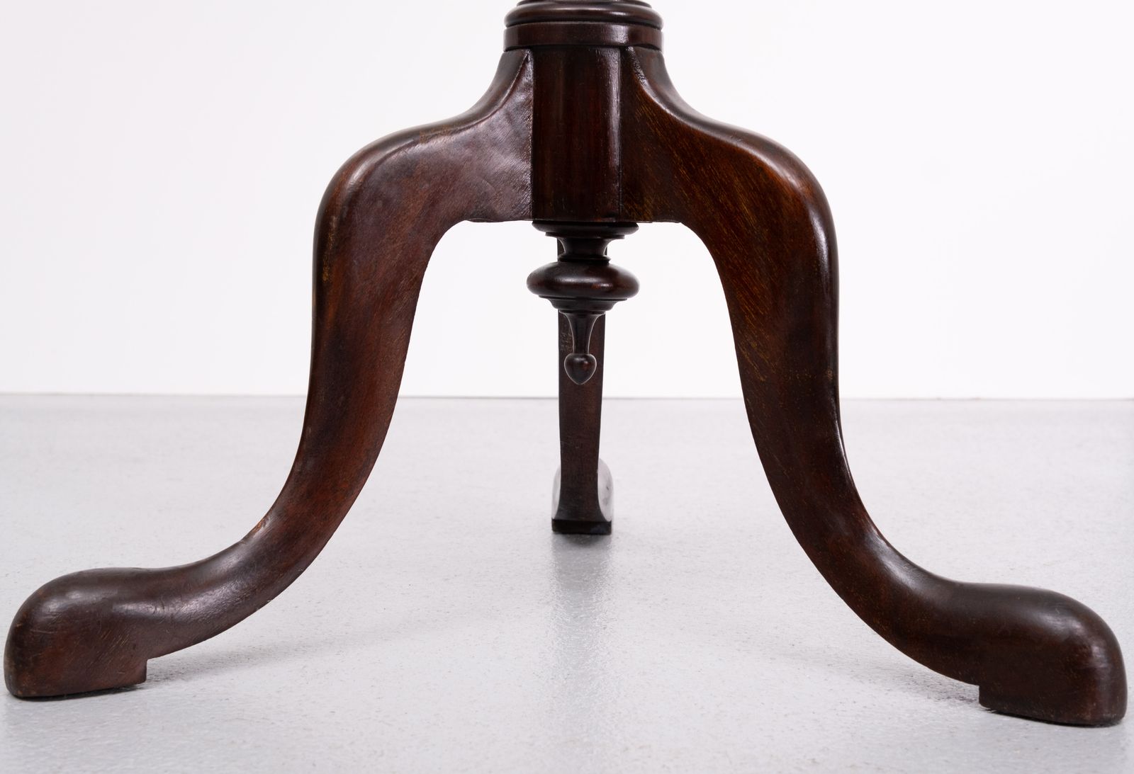 19th Century Mahogany Tall Torchere Stand photo vinterior