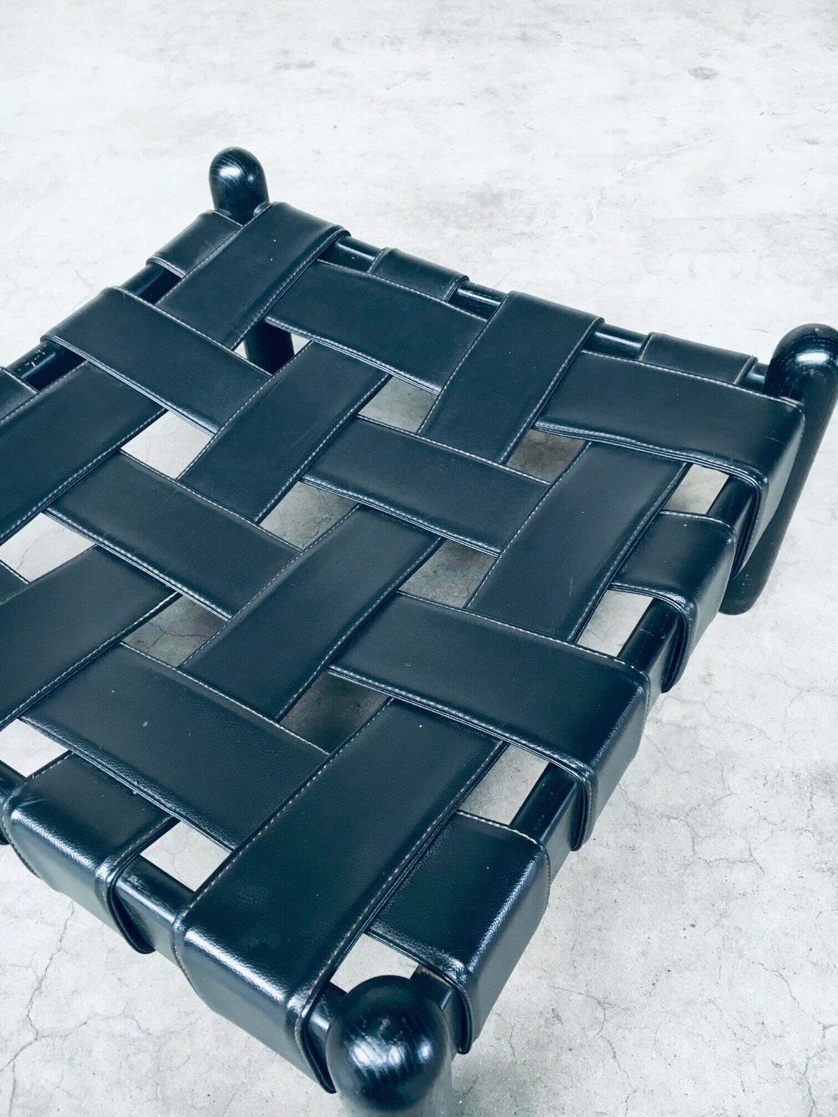 photo buy Braziliaanse Stijl Design Hocker In Zwart Gebeitst Hout En Leer
