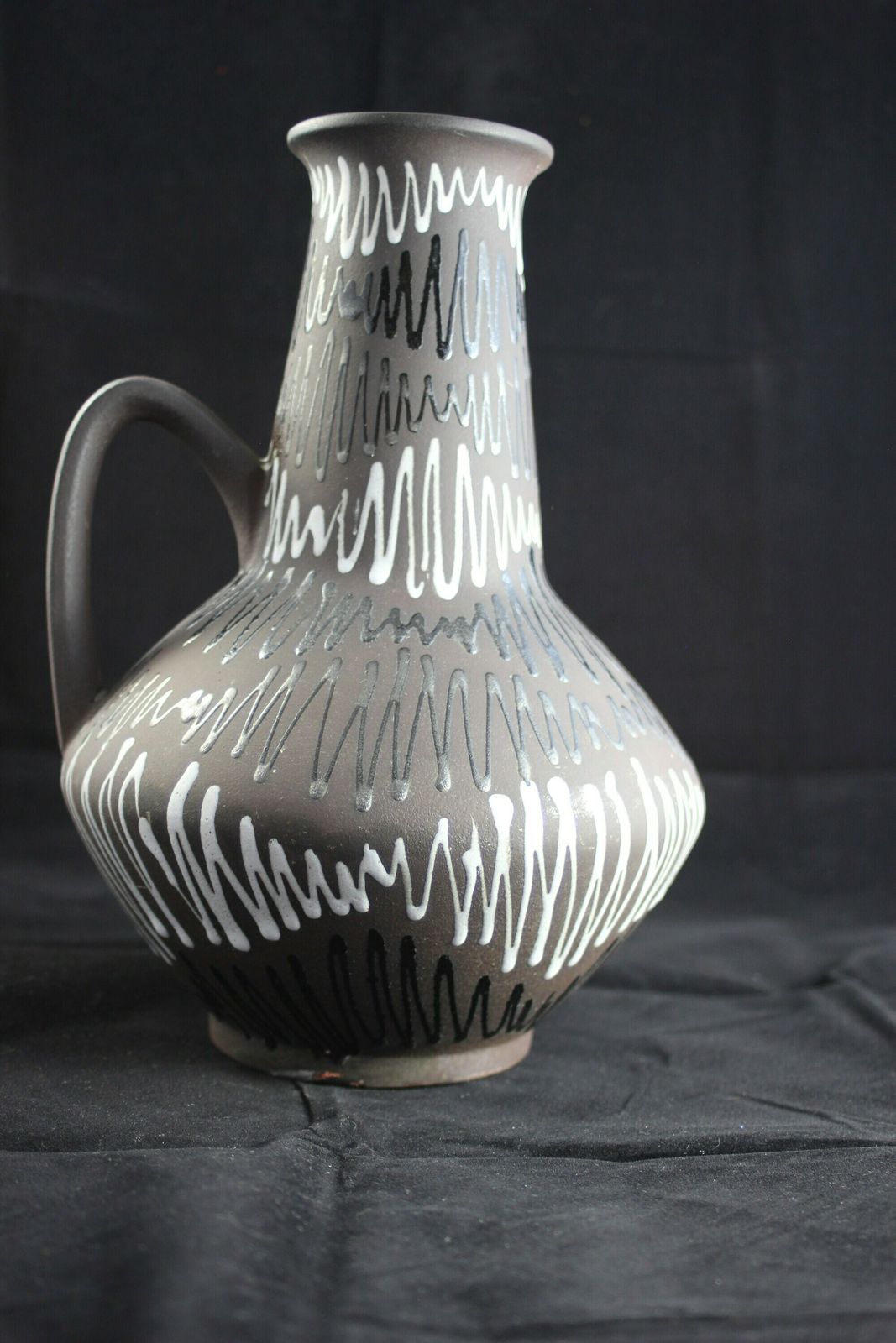 Carstens Tonnieshof Long Necked Vase With Handle And Contrast Interior Glaze 1970s West German Pottery photo vinterior