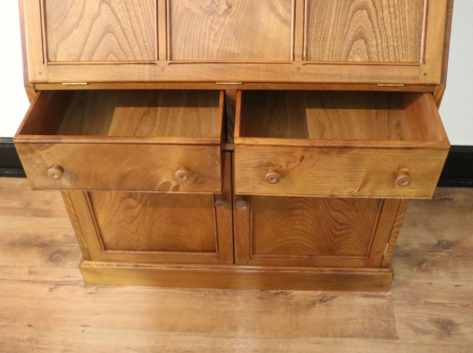 photo buy A Lovely Piece Of Ercol Elm Furniture From The Golden Dawn Range.