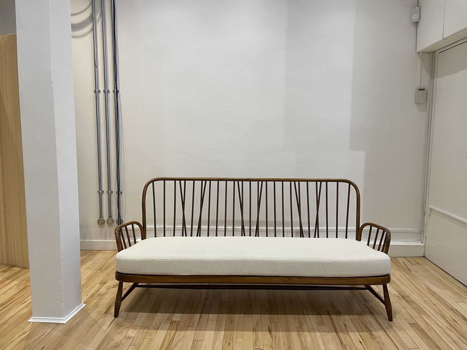 Ercol Jubilee Sofa 3 Seater, Mid Century With Bespoke Upholstery, Cream Chenille photo furniture