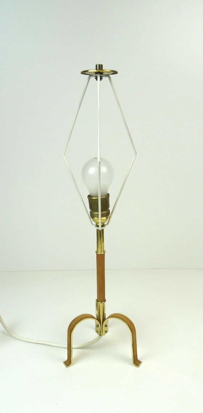 Beautiful Hollywood Regency Brass & Leather Desk Lamp By Vereinigte Werkstätten Munich photo vinterior