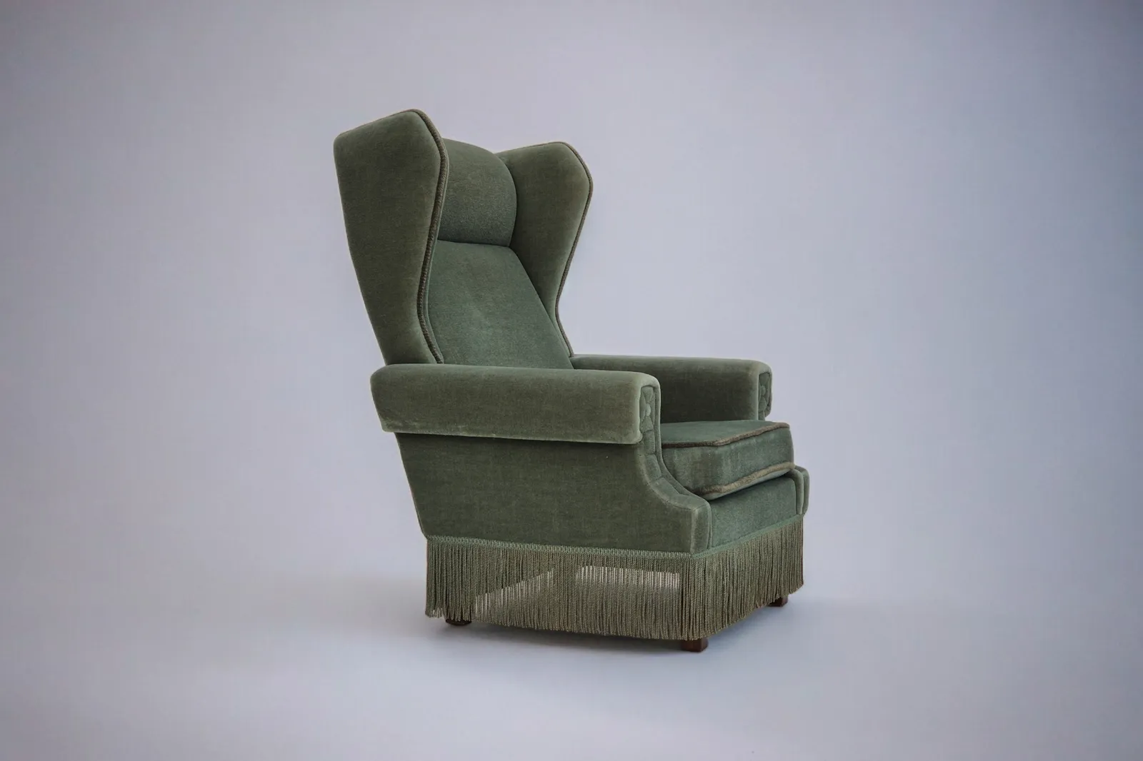 Jaren 1970, Deense Wingback Fauteuil, Ongerestaureerde Staat, Meubelvelours, Beukenhout.