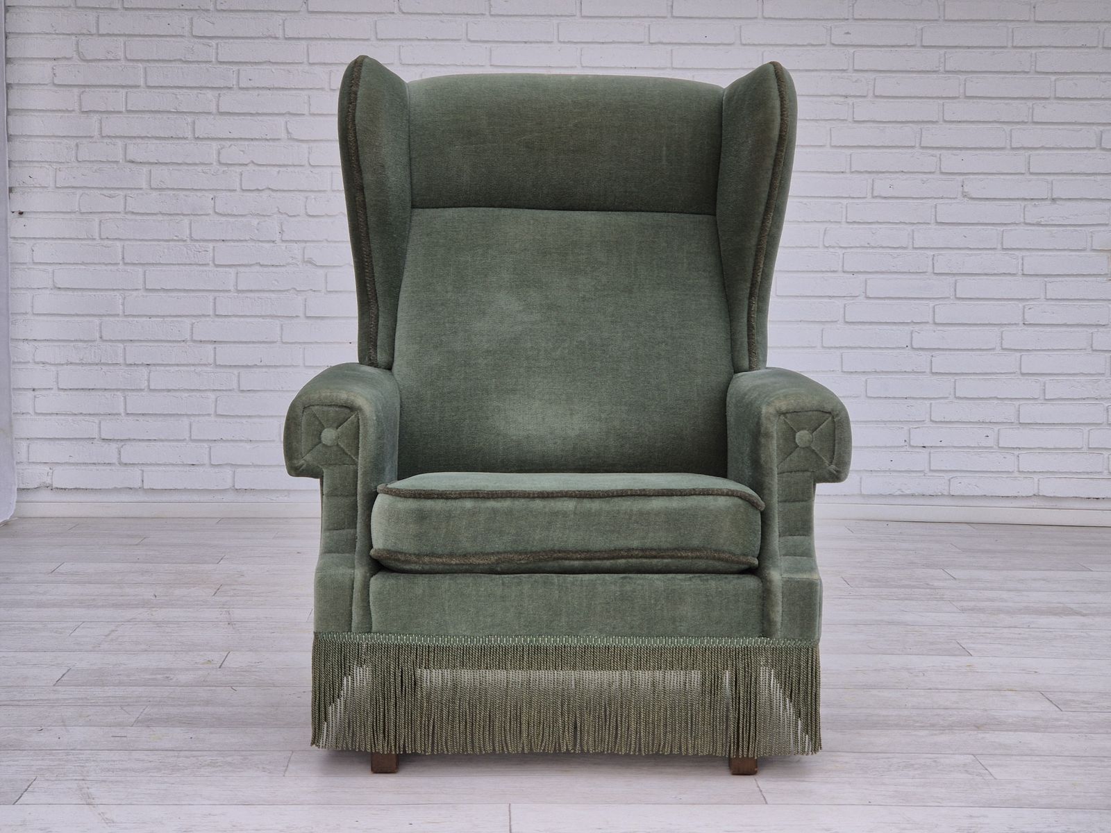 Jaren 1970, Deense Wingback Fauteuil, Ongerestaureerde Staat, Meubelvelours, Beukenhout. photo vintage