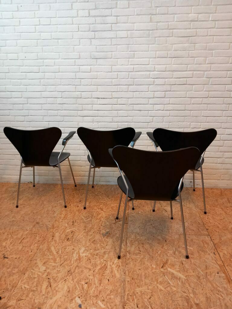 Set Of 4 Arne Jacobsen Chairs 3107 With Armrests photo vintage