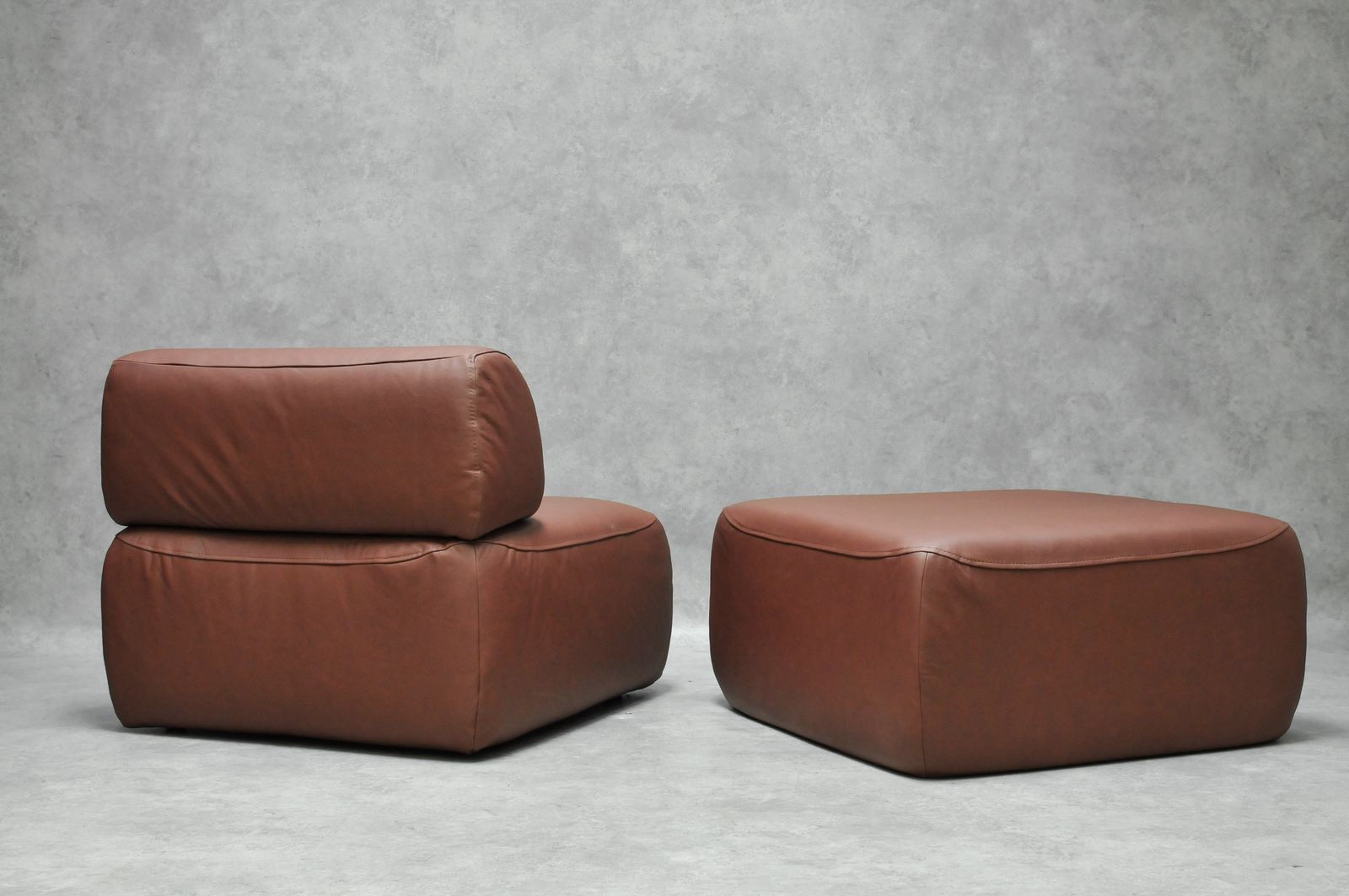 Armchair With Pouf photo 471.0