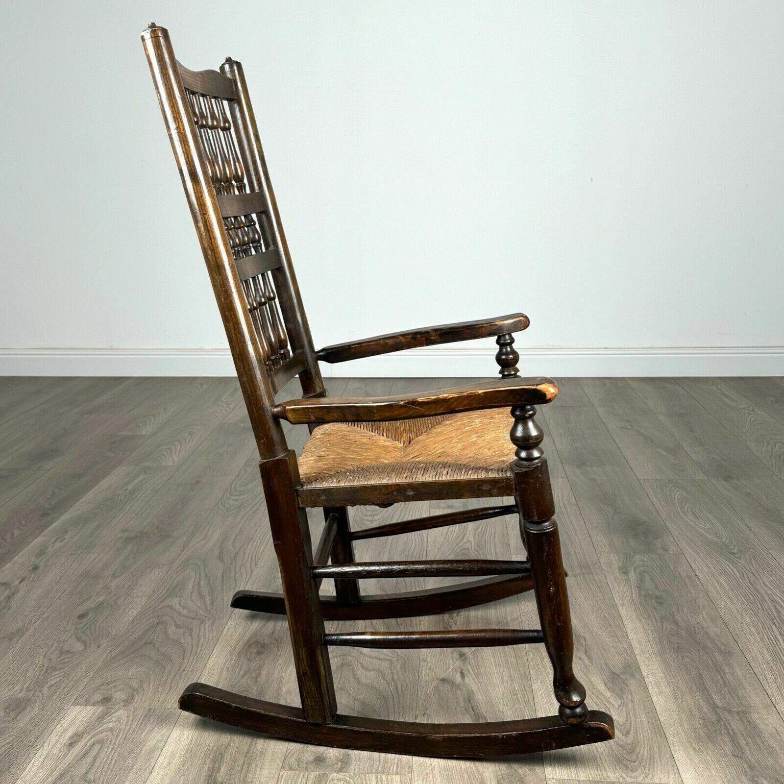 Antique 20th Century Rocking Chair In Oak photo vinterior