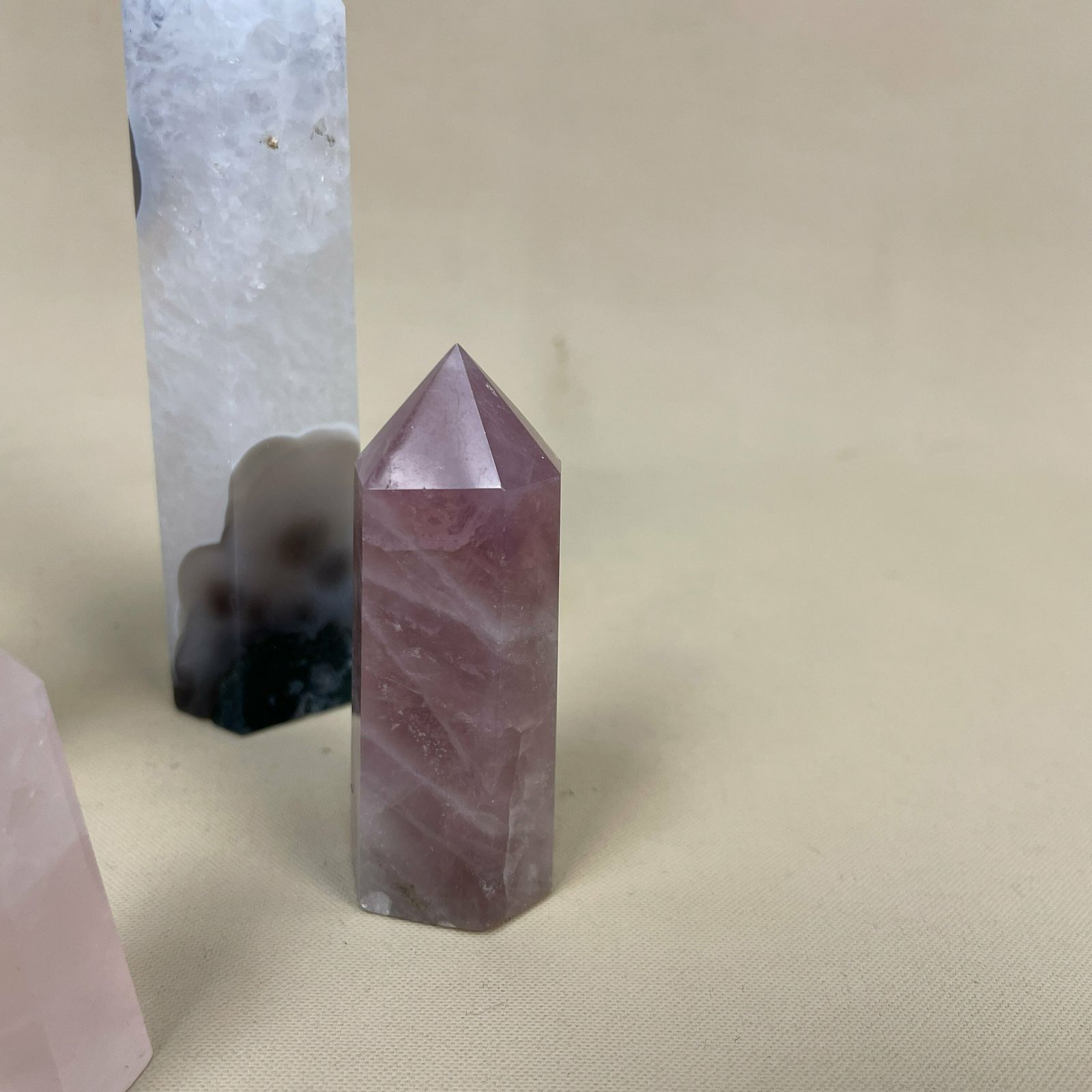 5 Pieces Of Natural Quarts Crystal Stone Towers Pink White Polished Gemstone Decorative Patterned Stones Set Multicoloured photo Home Decor