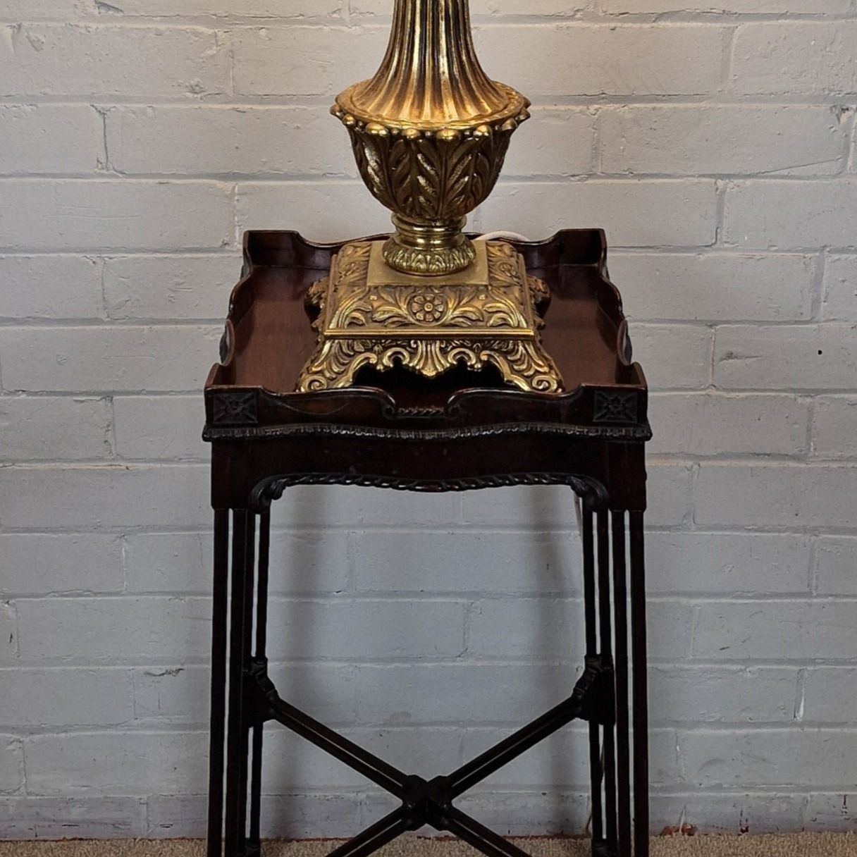 photo furniture Mahogany Chippendale Lamp Table / Kettle Stand 19th Century
