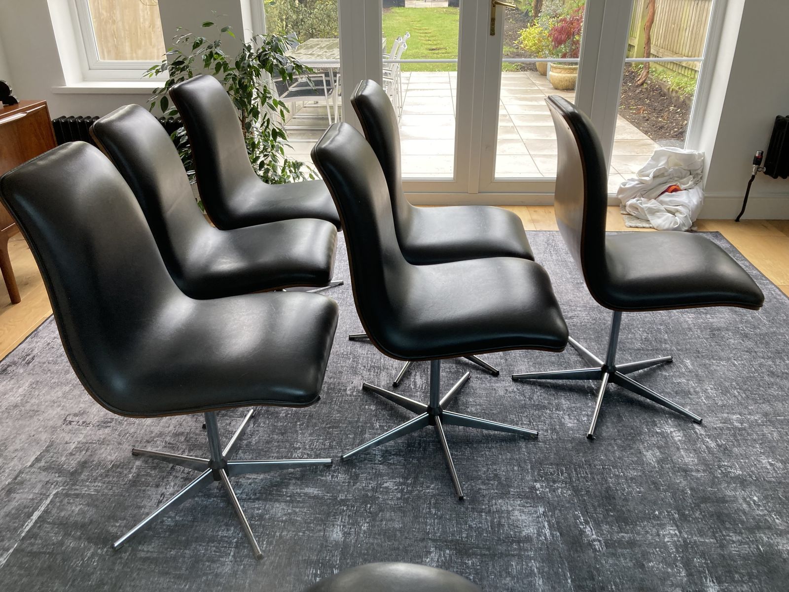 photo for sale Set Of 6 Swivel Dining Chairs By Robert Heritage For Archie Shine   1960s