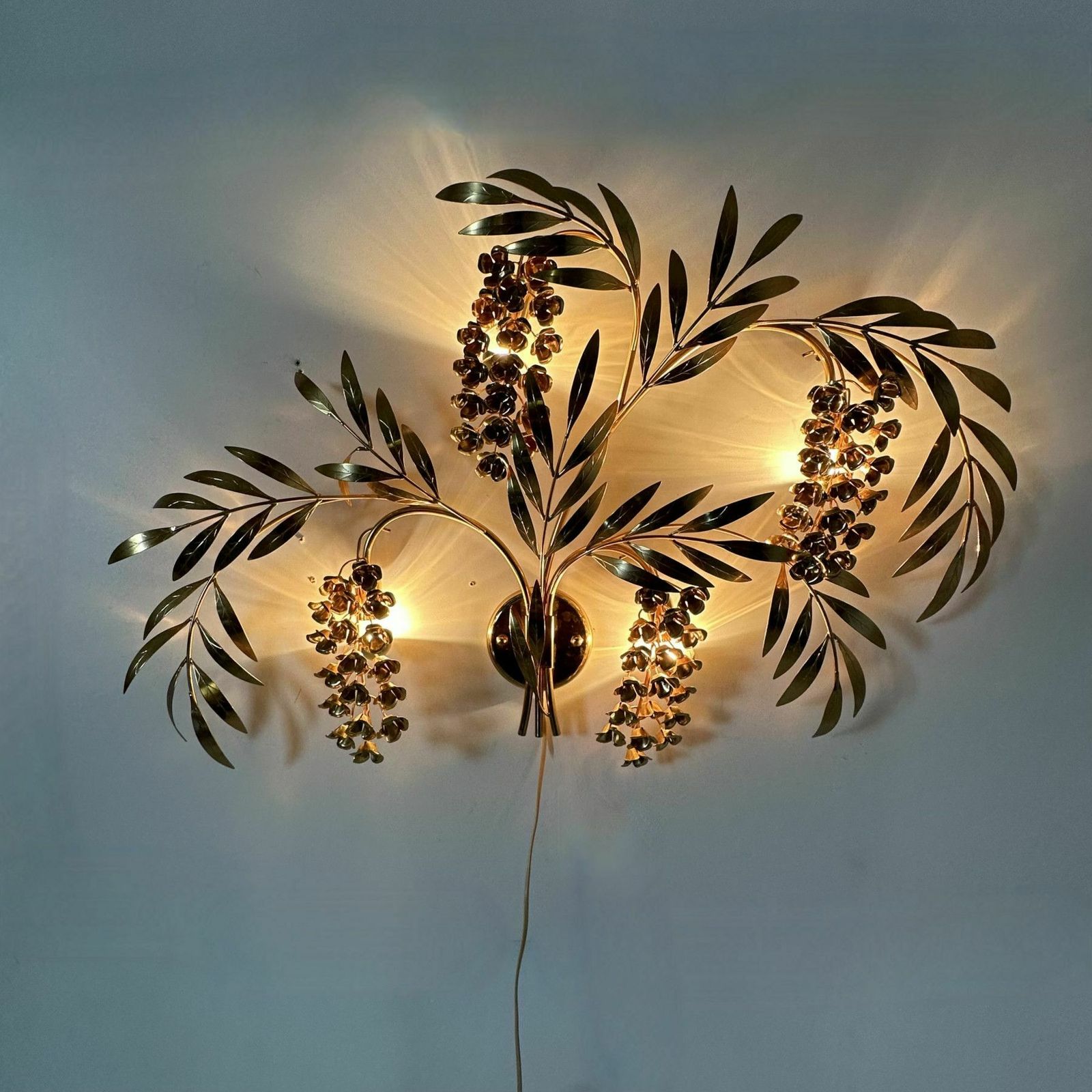 Grote Italiaanse Floraal Vergulde Wandlamp, Ca. Jaren 1970 photo Verlichting