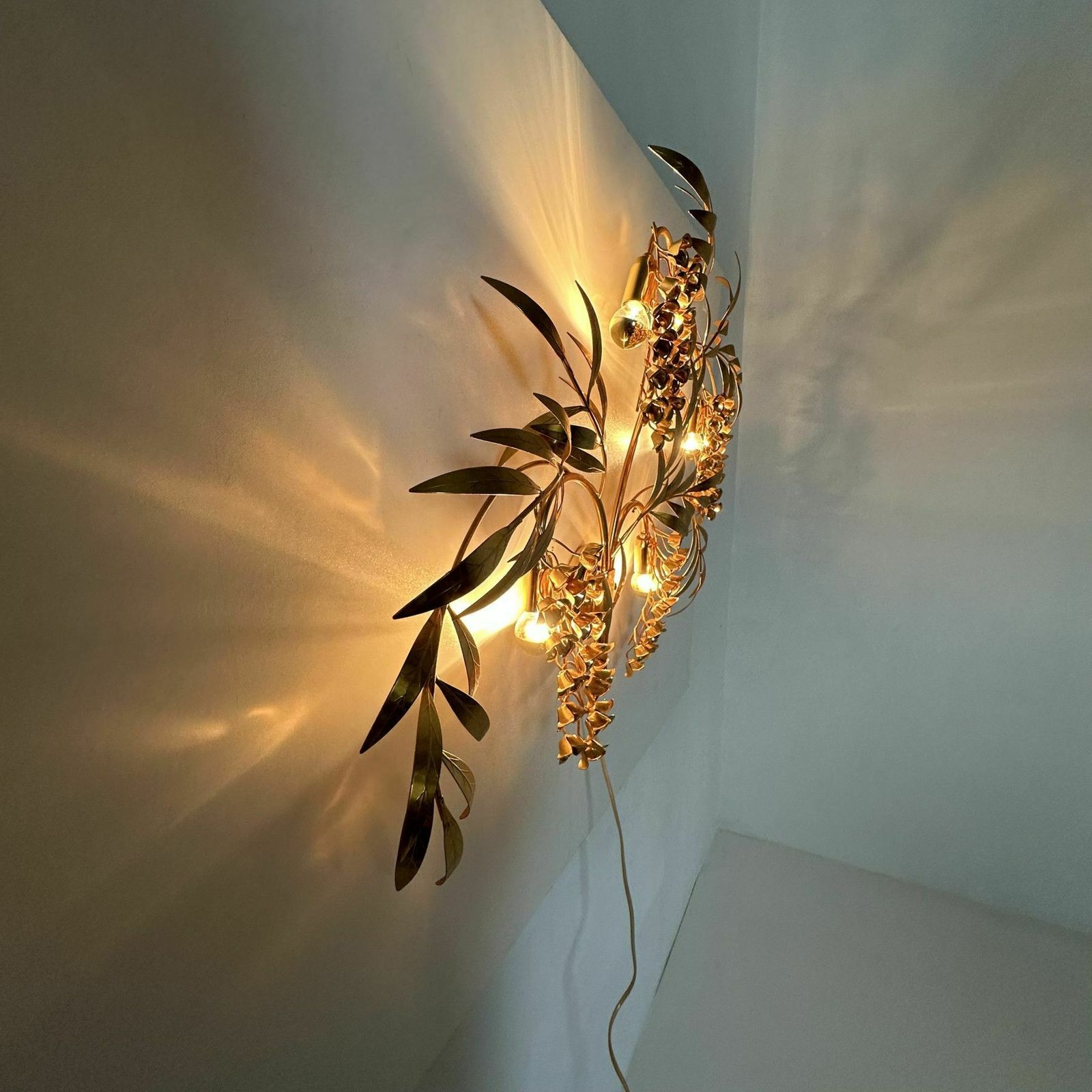 Grote Italiaanse Floraal Vergulde Wandlamp, Ca. Jaren 1970 photo 1222.0
