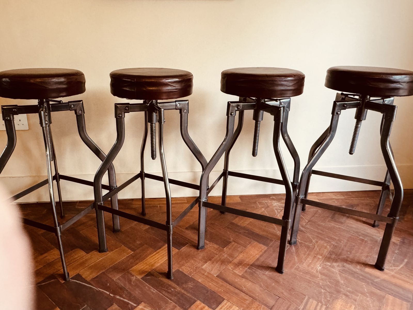 Set Of 4 Turner Leather & Metal Adjustable Bar Stool   35 Inch Rrp £159.00 Each photo 349.0