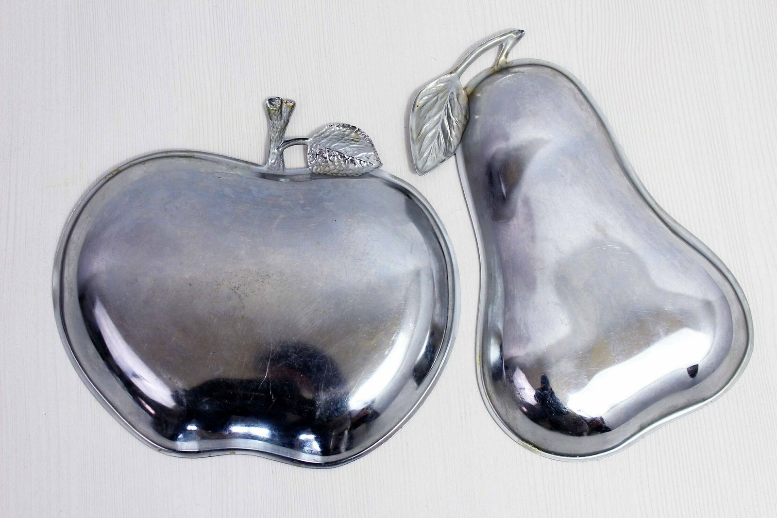 photo for sale Duo Of "Apple And Pear" Pockets In Silver Metal From The 60s/70s.