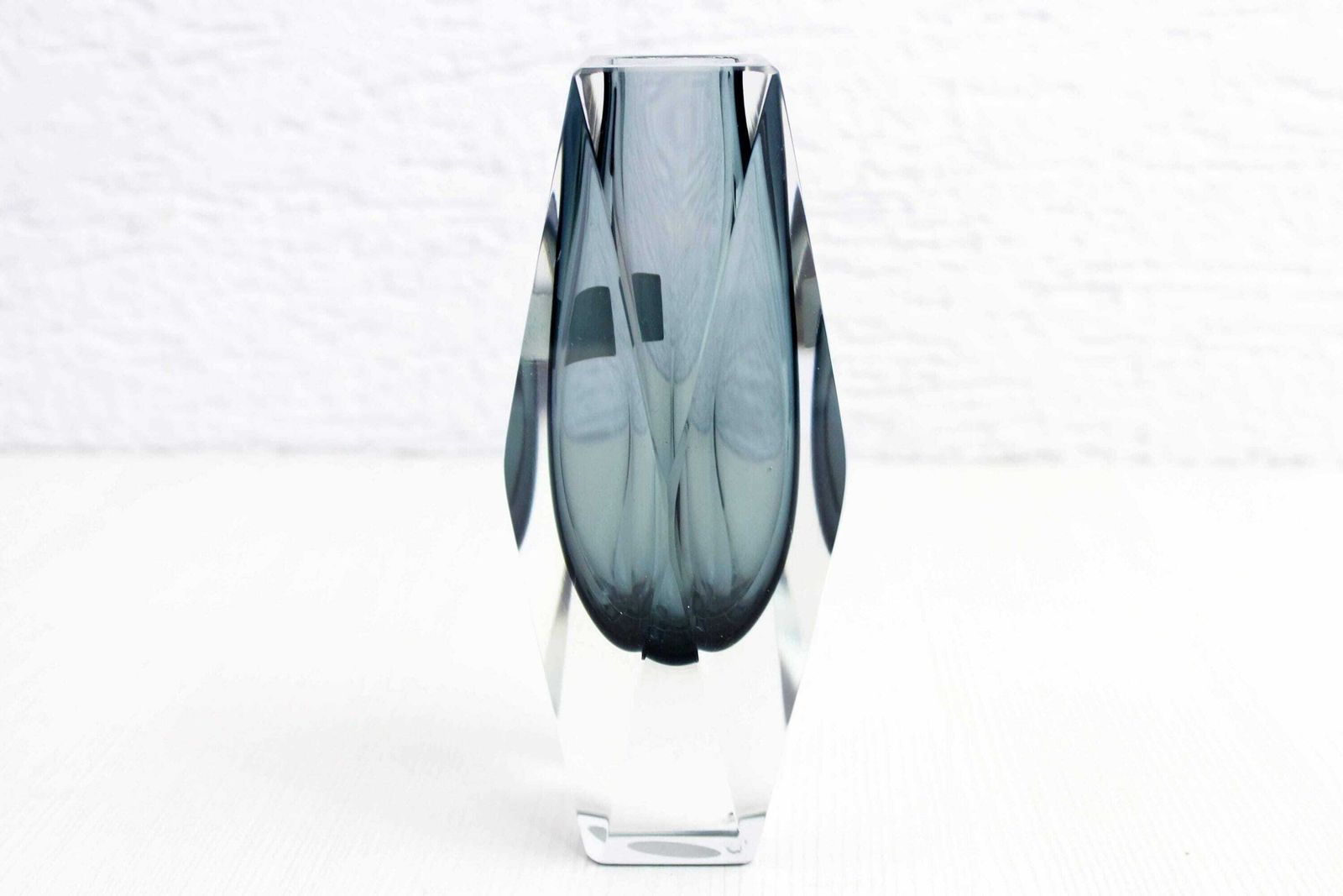 Sommerso Vase In Murano Glass. photo furniture