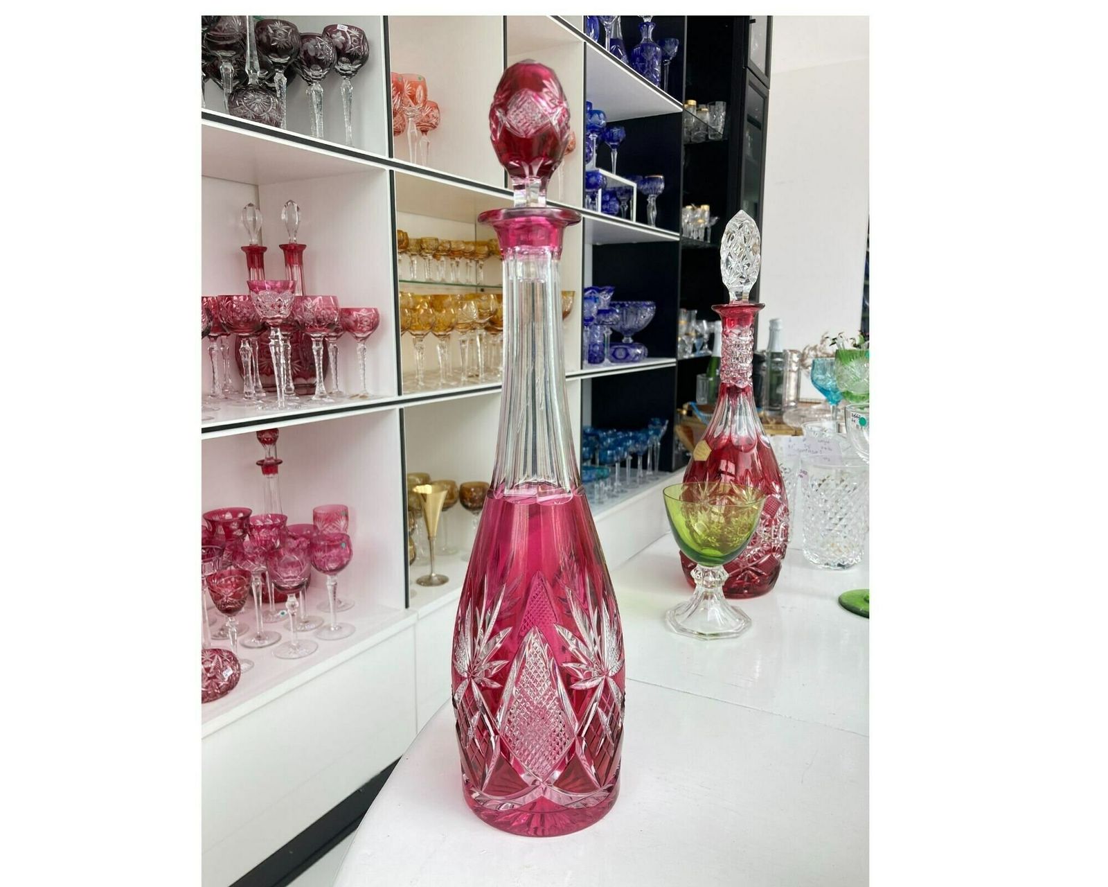 Val Saint Lambert Karaf | Rood Overlay Kristal | Geslepen Kristal | Gesigneerd photo for sale