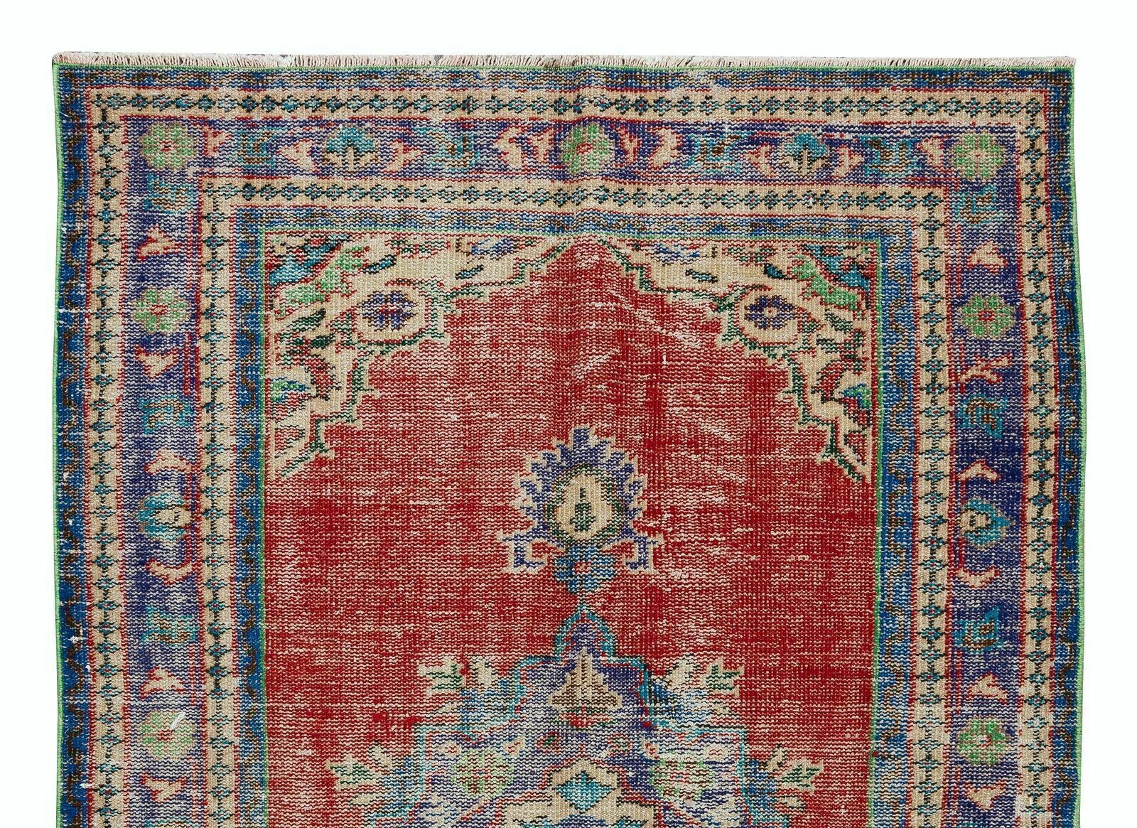 Traditional Vintage Hand Knotted Turkish Wool Rug With Medallion Design photo Textiles