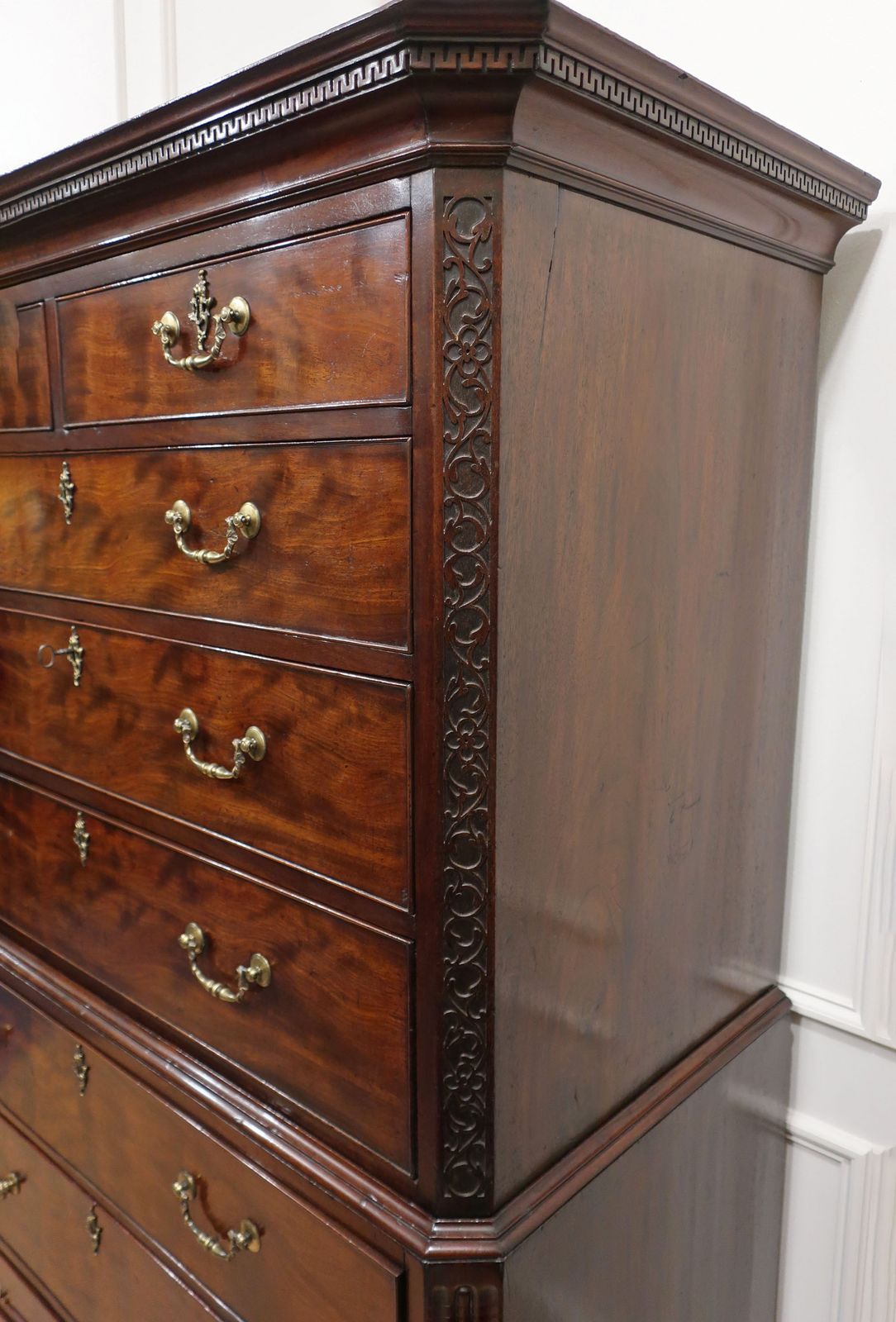 photo vinterior Chippendale Period Mahogany Antique Chest On Chest