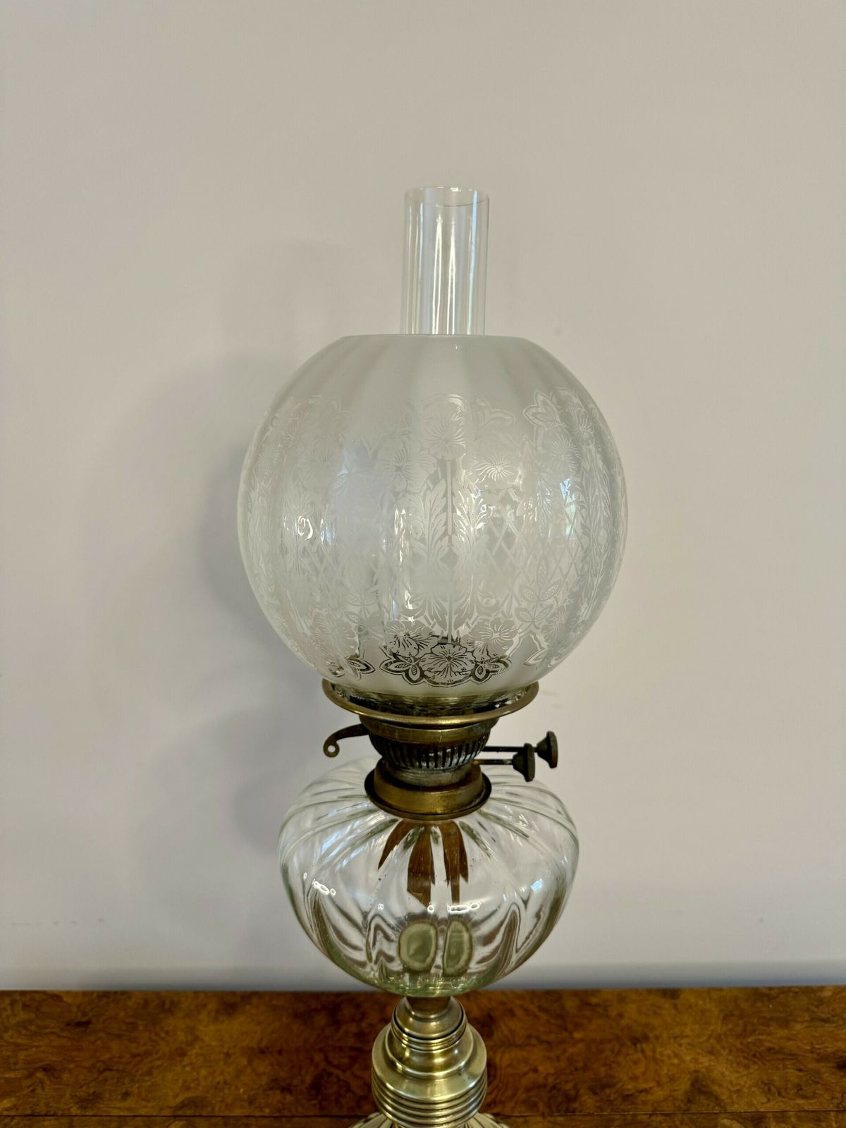 Quality Antique Brass Oil Lamp photo vinterior