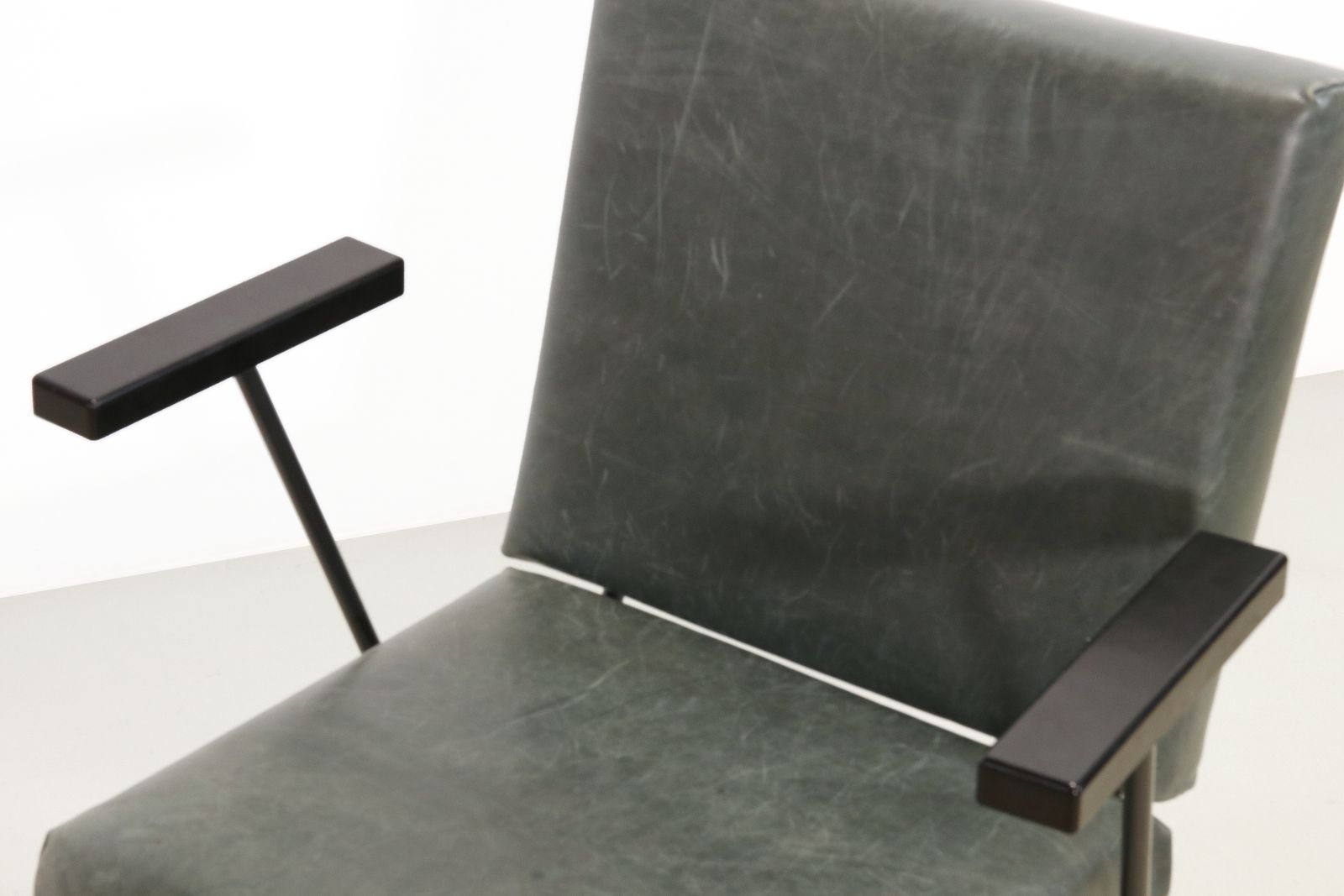 Gispen 1401 Armchair By Wim Rietveld In Green Leather photo 713.0
