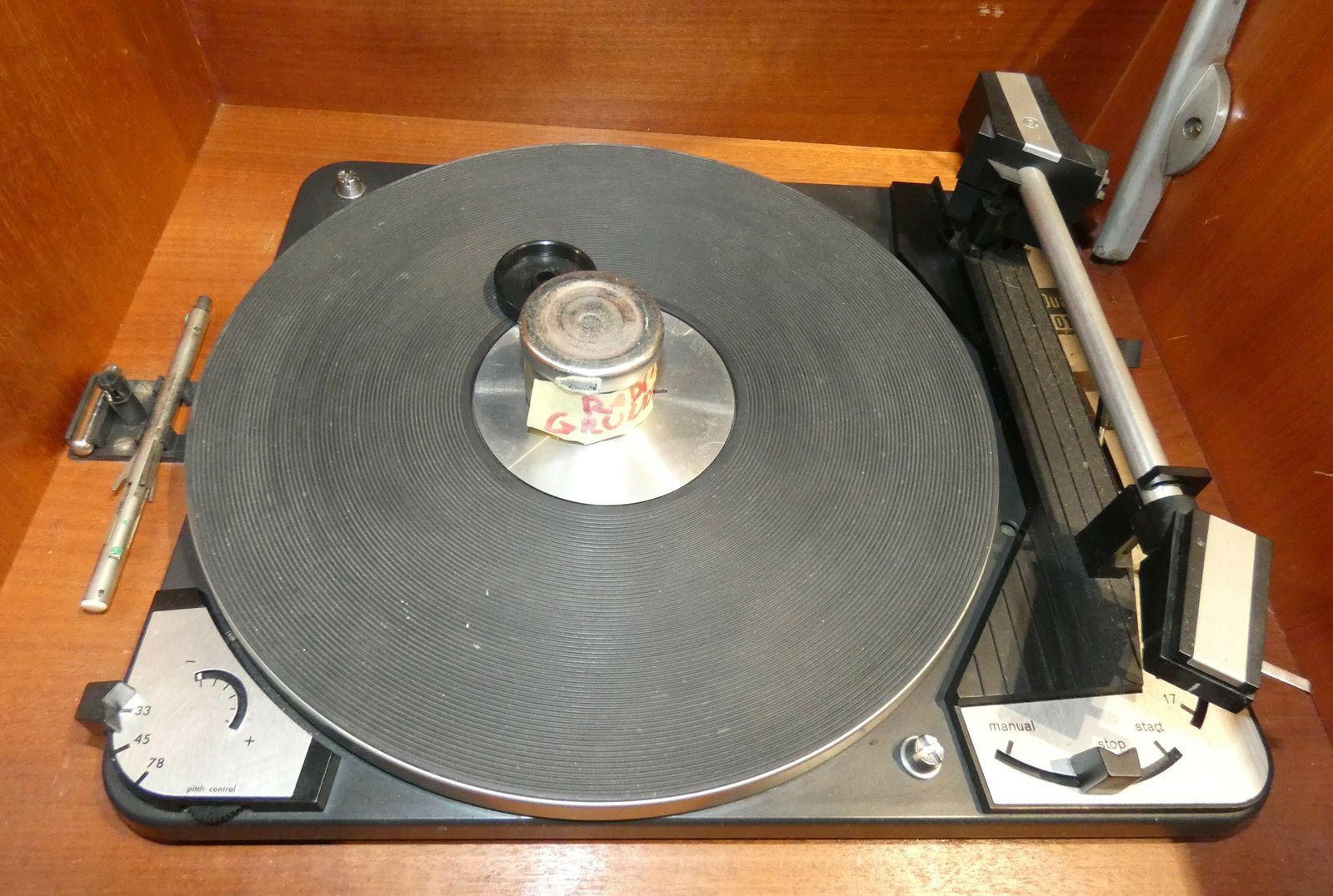 photo vinterior German Radio And Turntable Console By Grundig, 1968