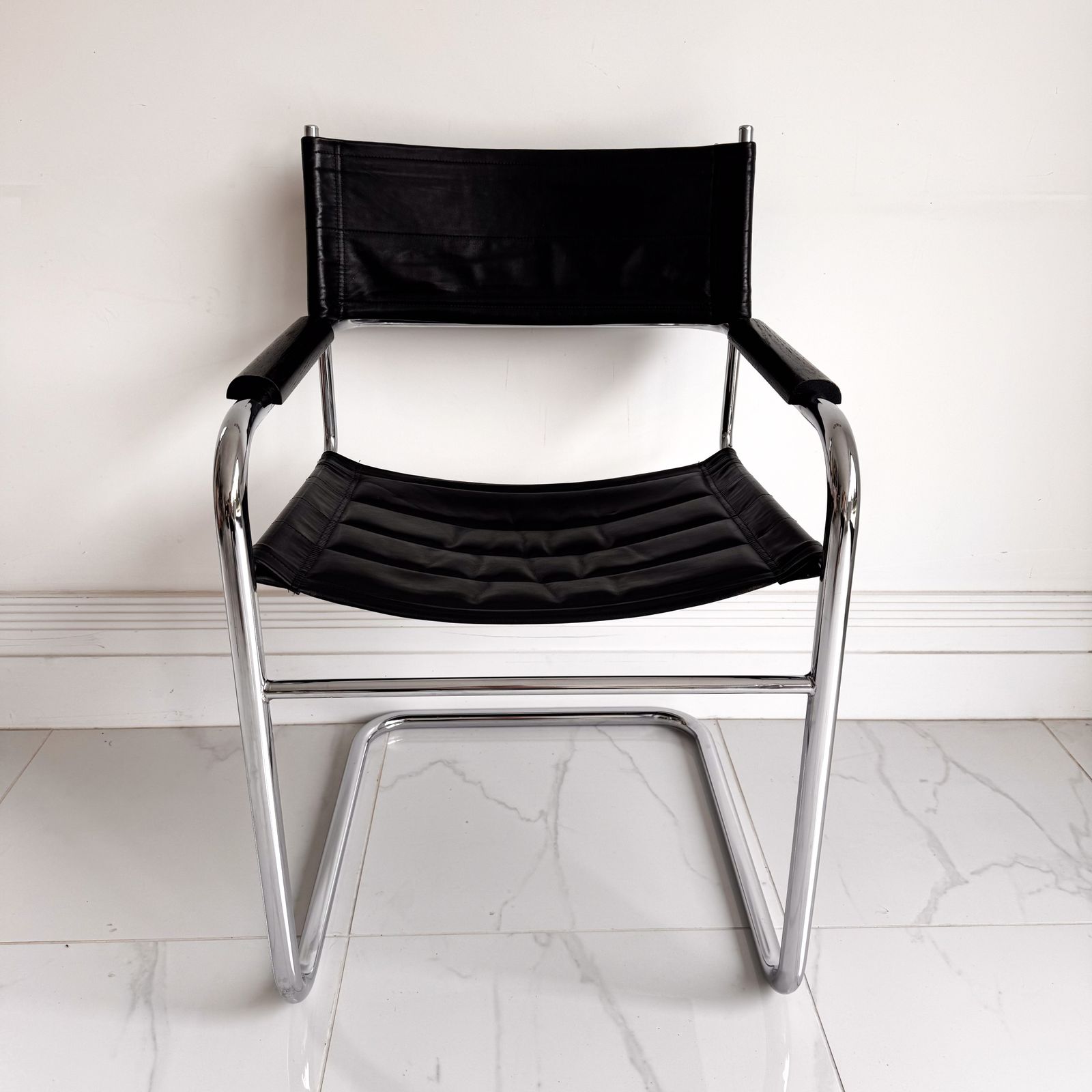 20th Century Italian Quilted Leather Cantilever Chair In Black