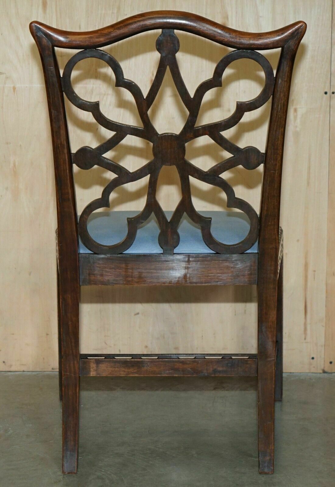 photo vintage Four Antique Colonial Thomas Chippendale Rosewood Fret Work Carved Dining Chairs
