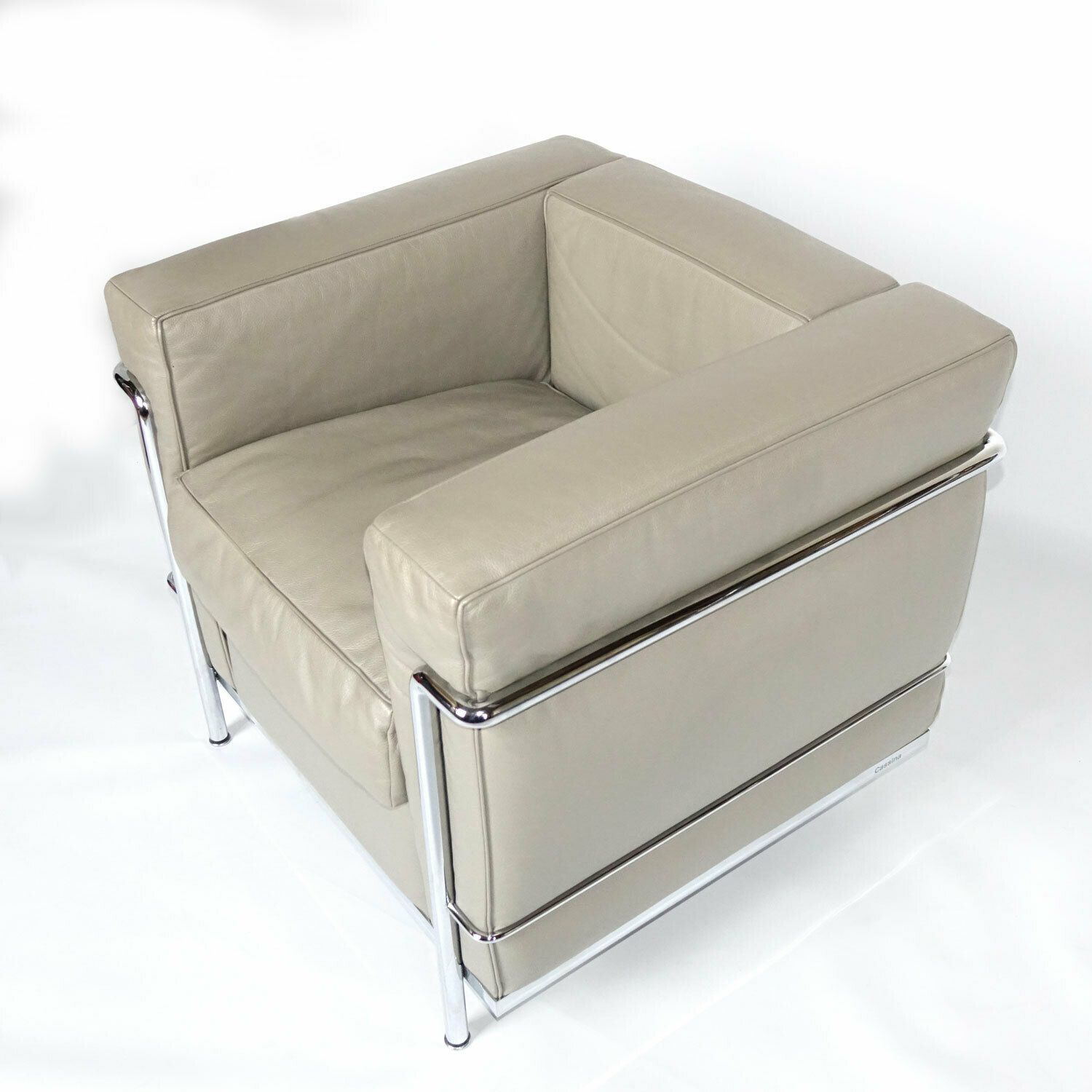 2 Fauteuil Grand Confort Petit Modèle Lc2 Three Seater Sofa & Two Armchairs Set By Le Corbusier For Cassina photo buy