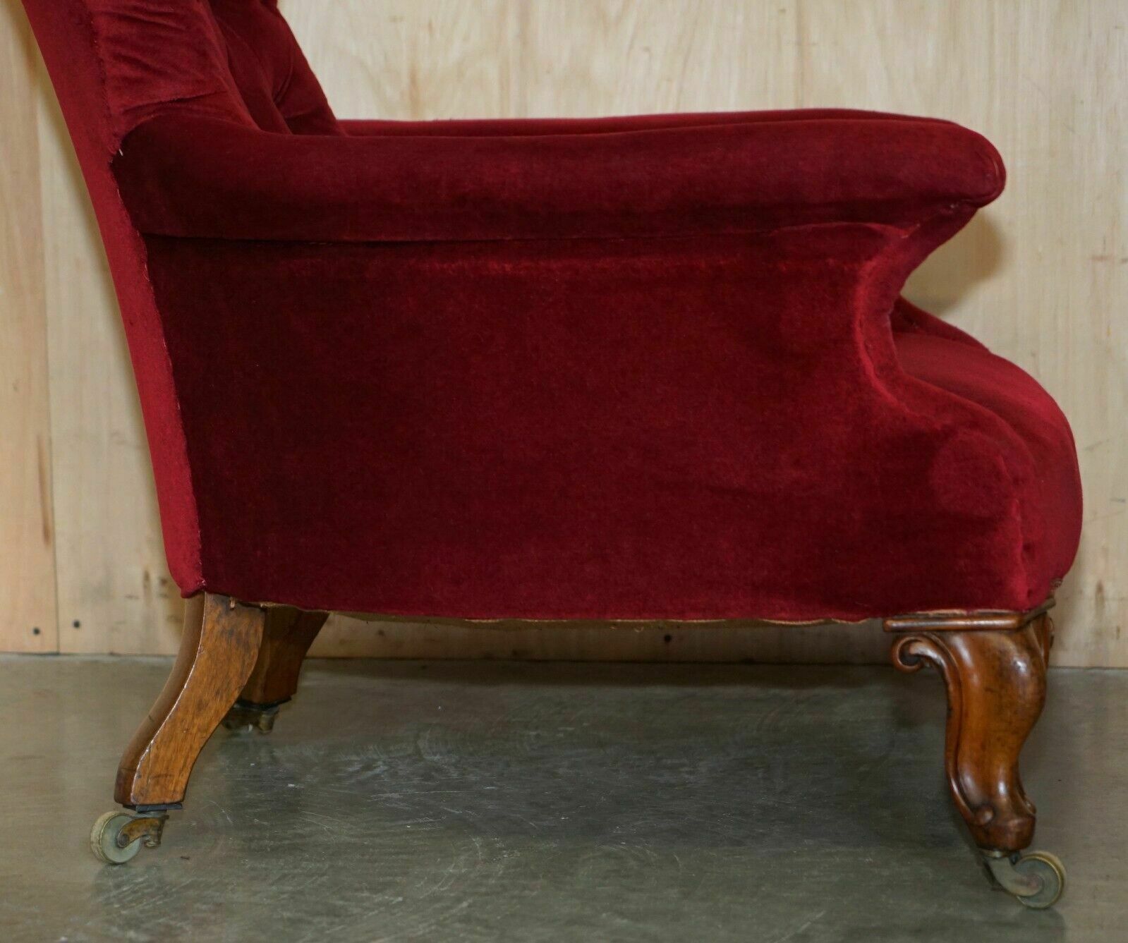 2750.0 Exquisite Antique William IV 1830 Chesterfield Tufted Walnut Library Armchair photo
