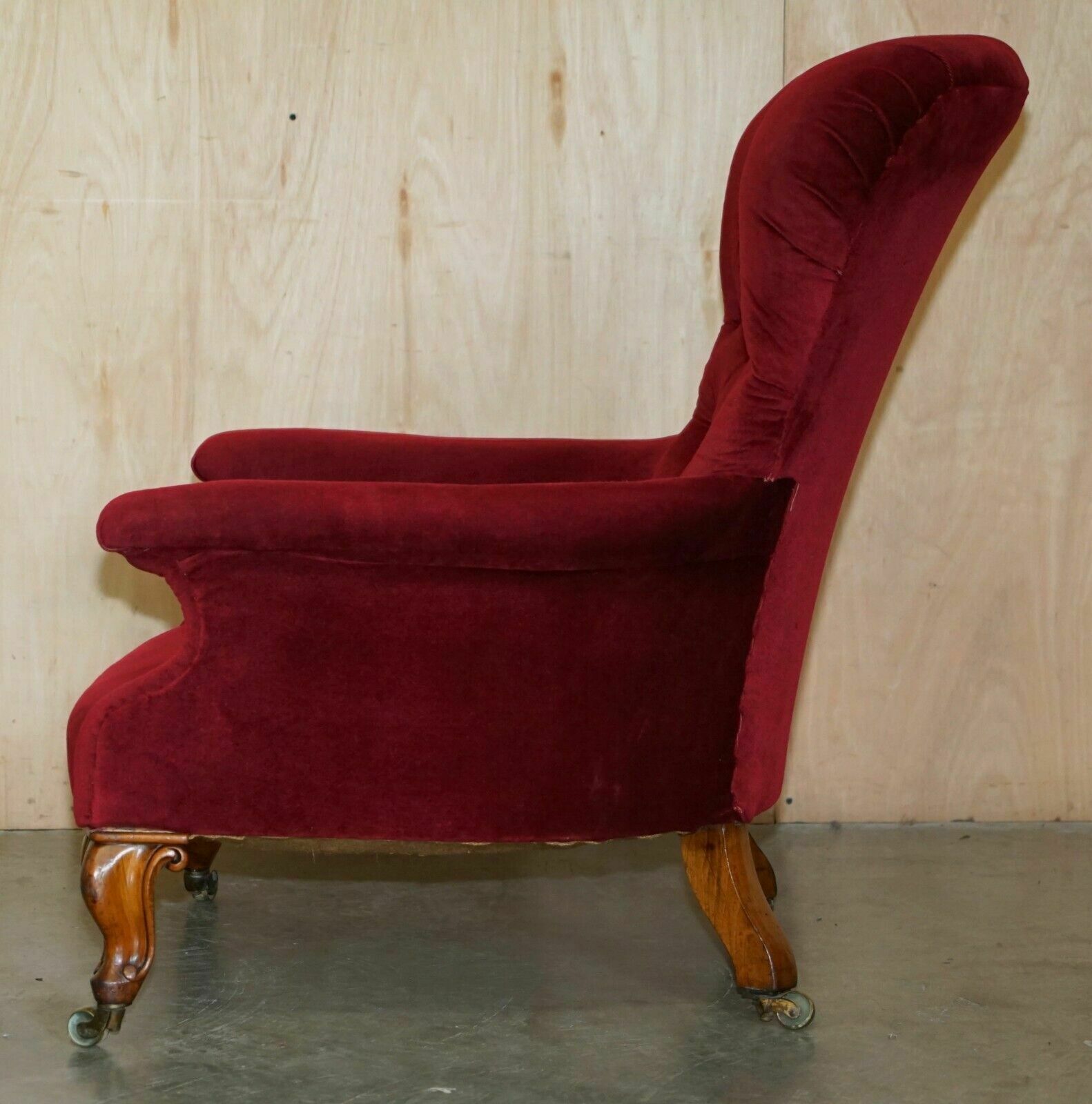 photo vintage Exquisite Antique William IV 1830 Chesterfield Tufted Walnut Library Armchair