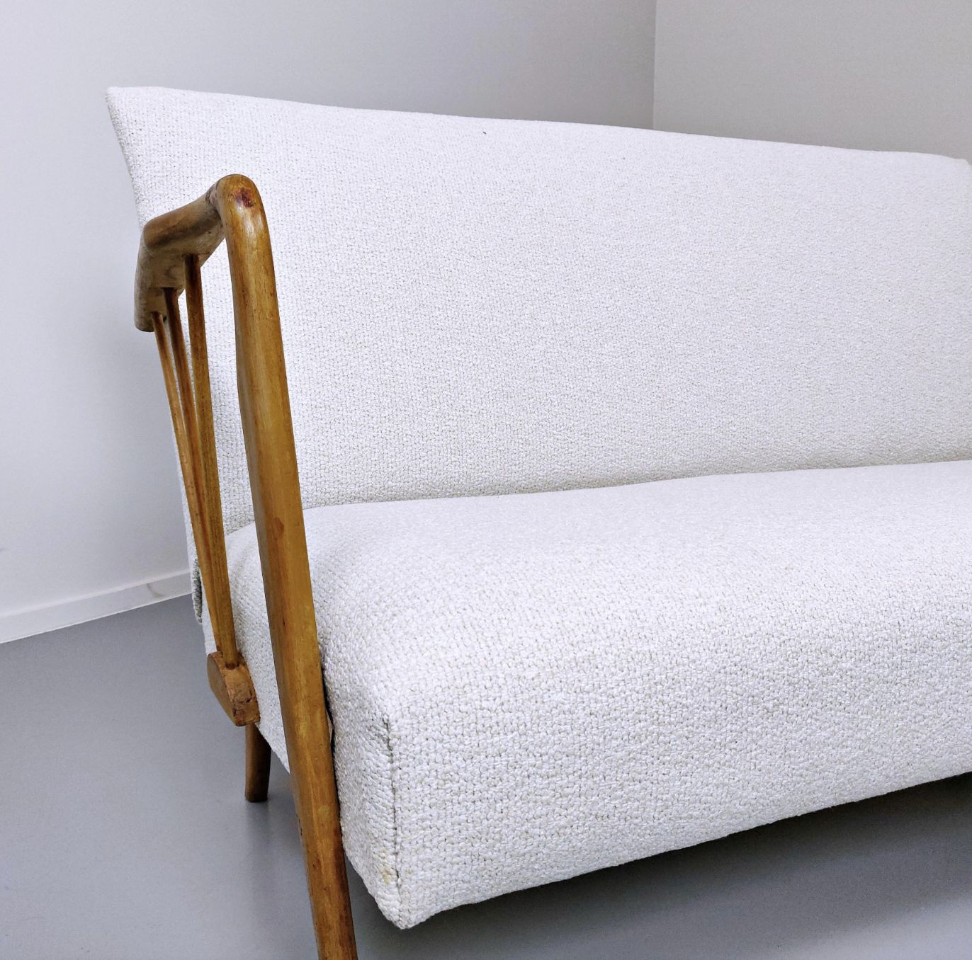 Mid Century Modern Italian Sofa In Style Of Paolo Buffa, White Fabric photo Furniture